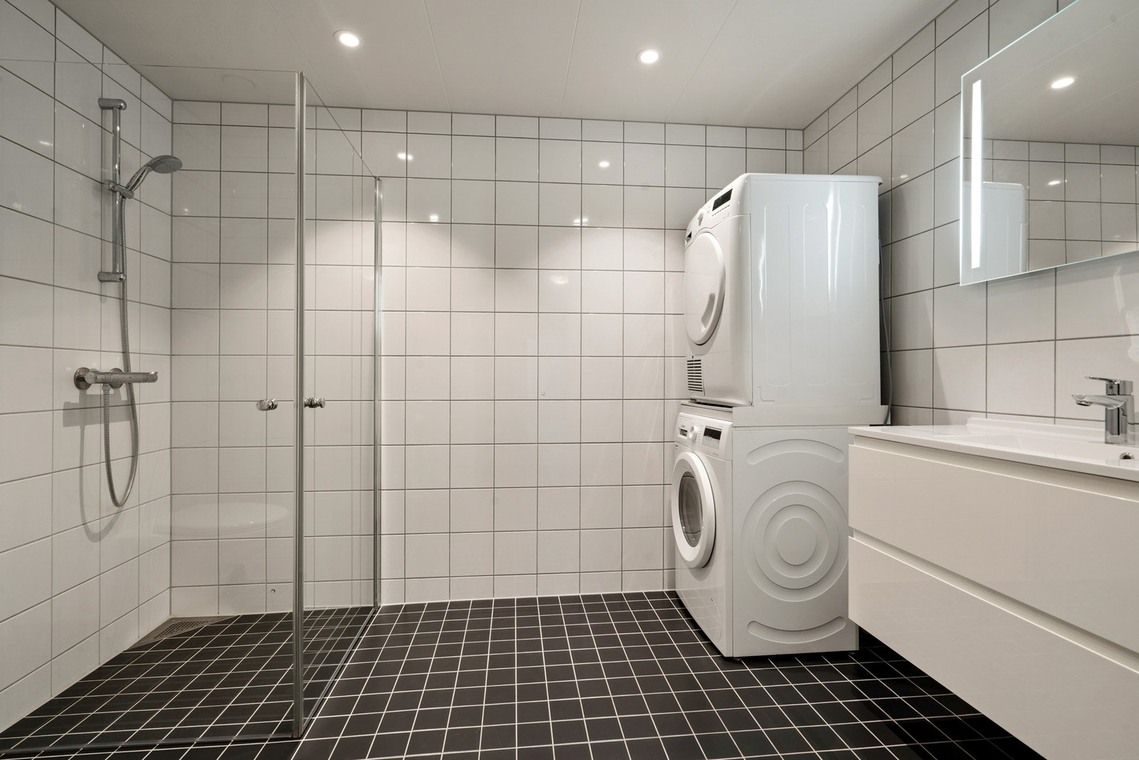 Opplegg for vaskemaskin og tørketrommel Galleribilde