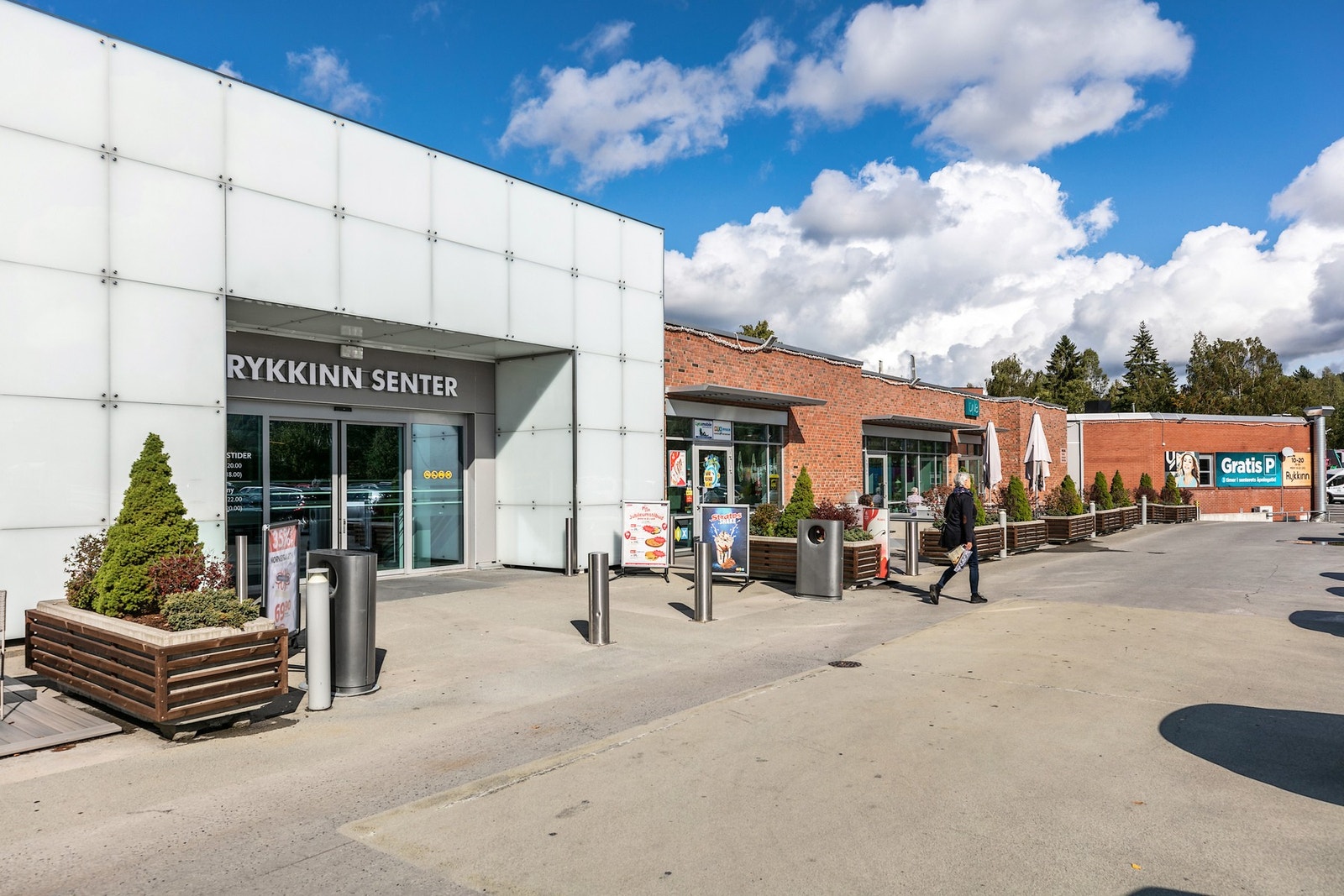 Det er kun 10 min gangavstand til Rykkinn senter, med 35 butikker, helse/servicetilbud, bakeri og hyggelige serveringssteder Galleribilde