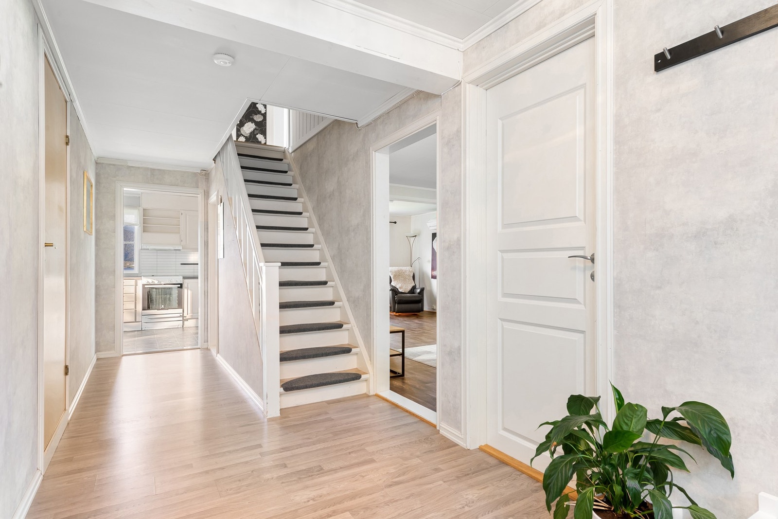 Entré med trapp opp til loftsetasjen Galleribilde