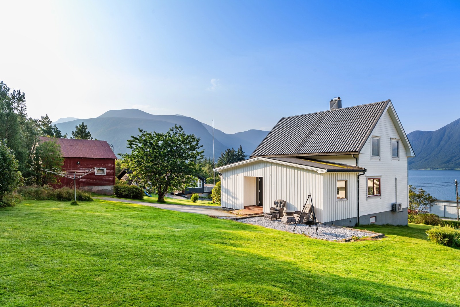 Velkommen til Neråsvegen 220! Presentert av Tore Magerøy i EIE eiendomsmegling.
Foto: Studio Istad (Espen Istad) Galleribilde