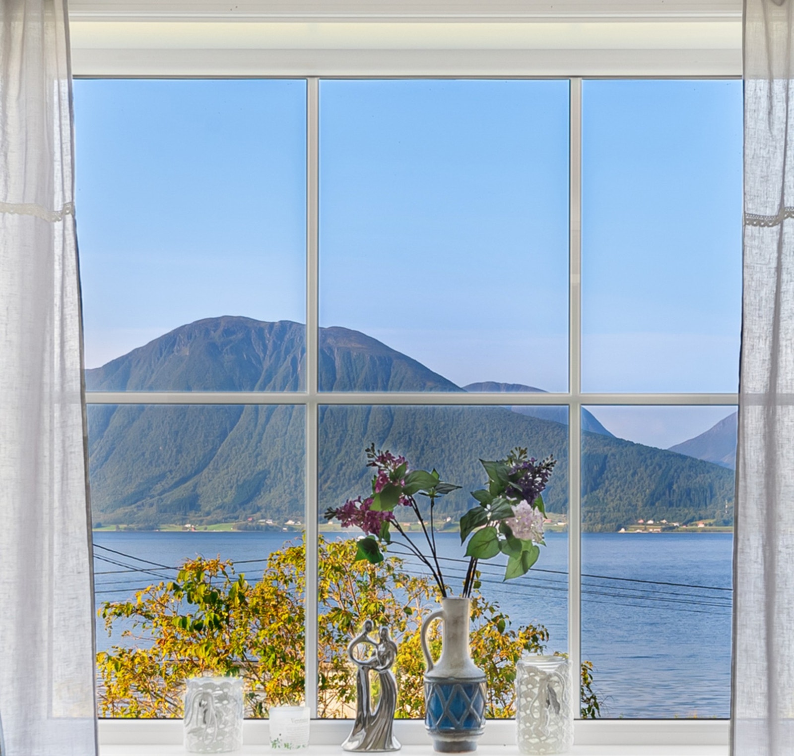 Utsikt fra stua er upåklagelig! Bilde tatt på tidligere tidspunkt. Galleribilde