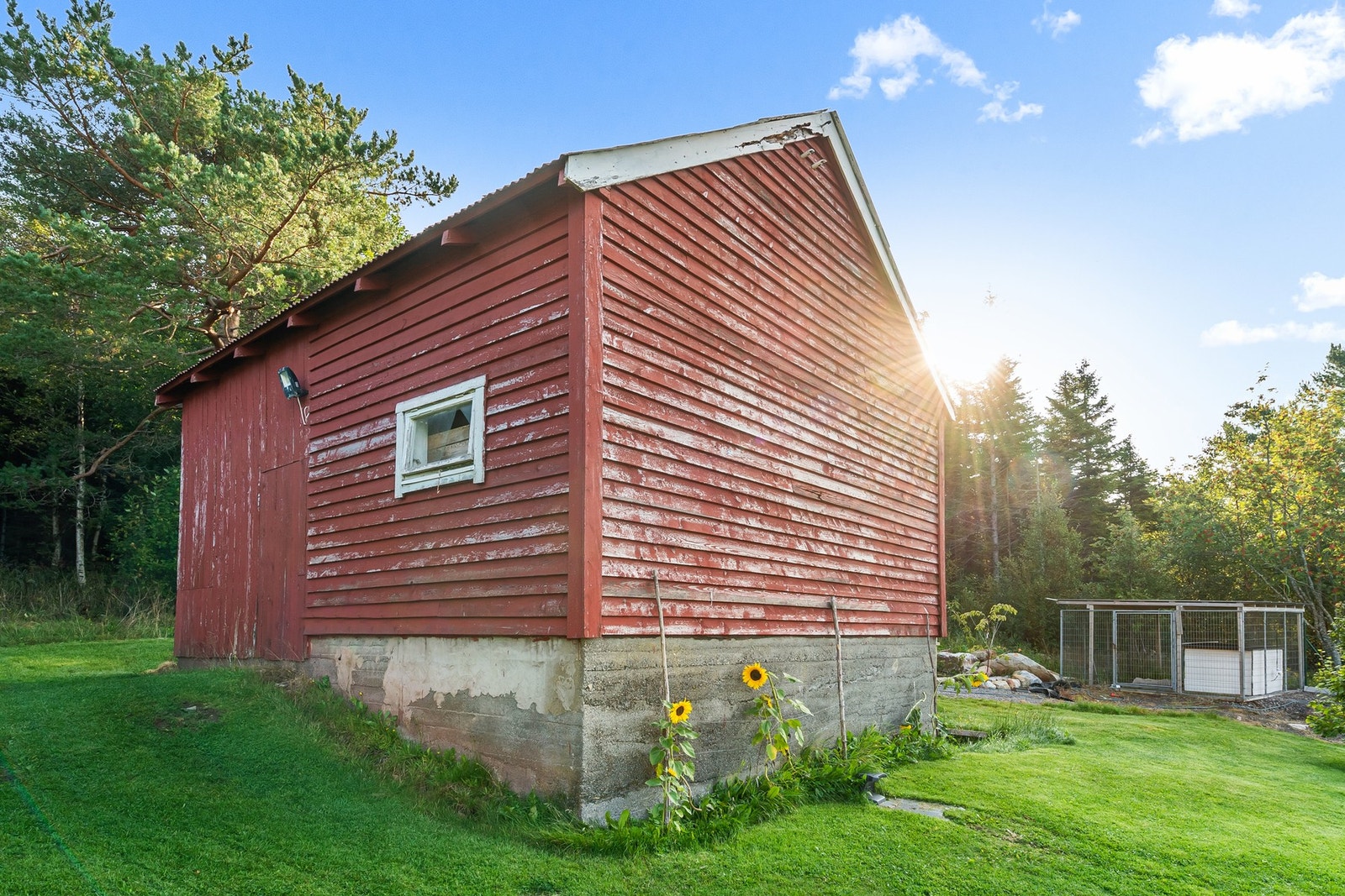 Eldre løe med god lagringsplass. BRA på 65 m². Galleribilde