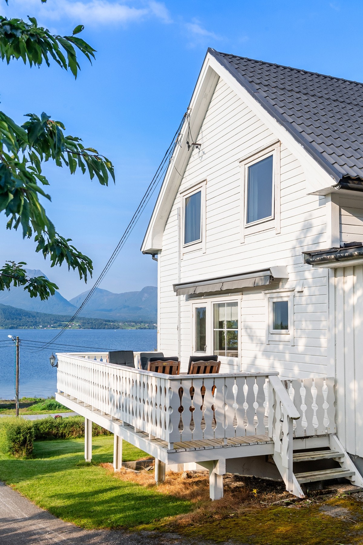 Boligen har en flott veranda på cirka 20 m² Galleribilde