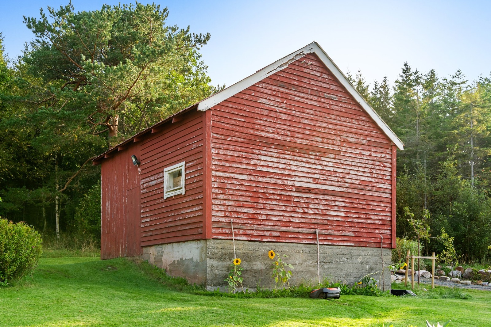 Eldre løe med god lagringsplass. BRA på 65 m². Galleribilde