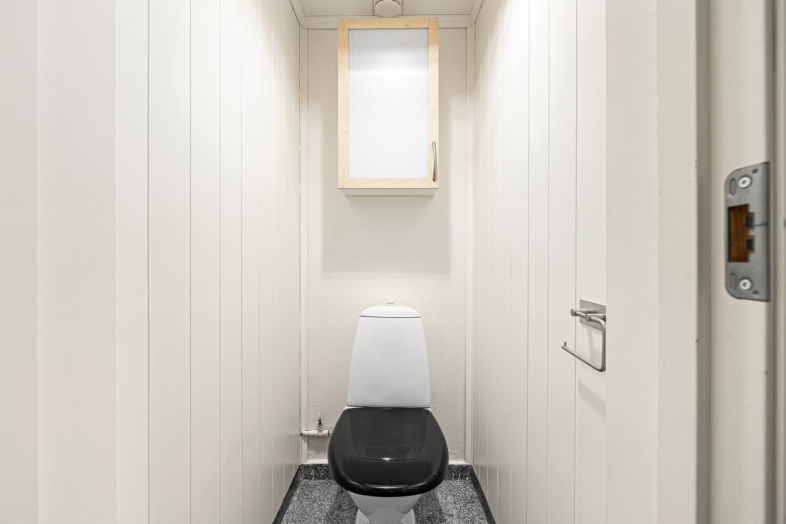 Toalettrom ved entré. Galleribilde