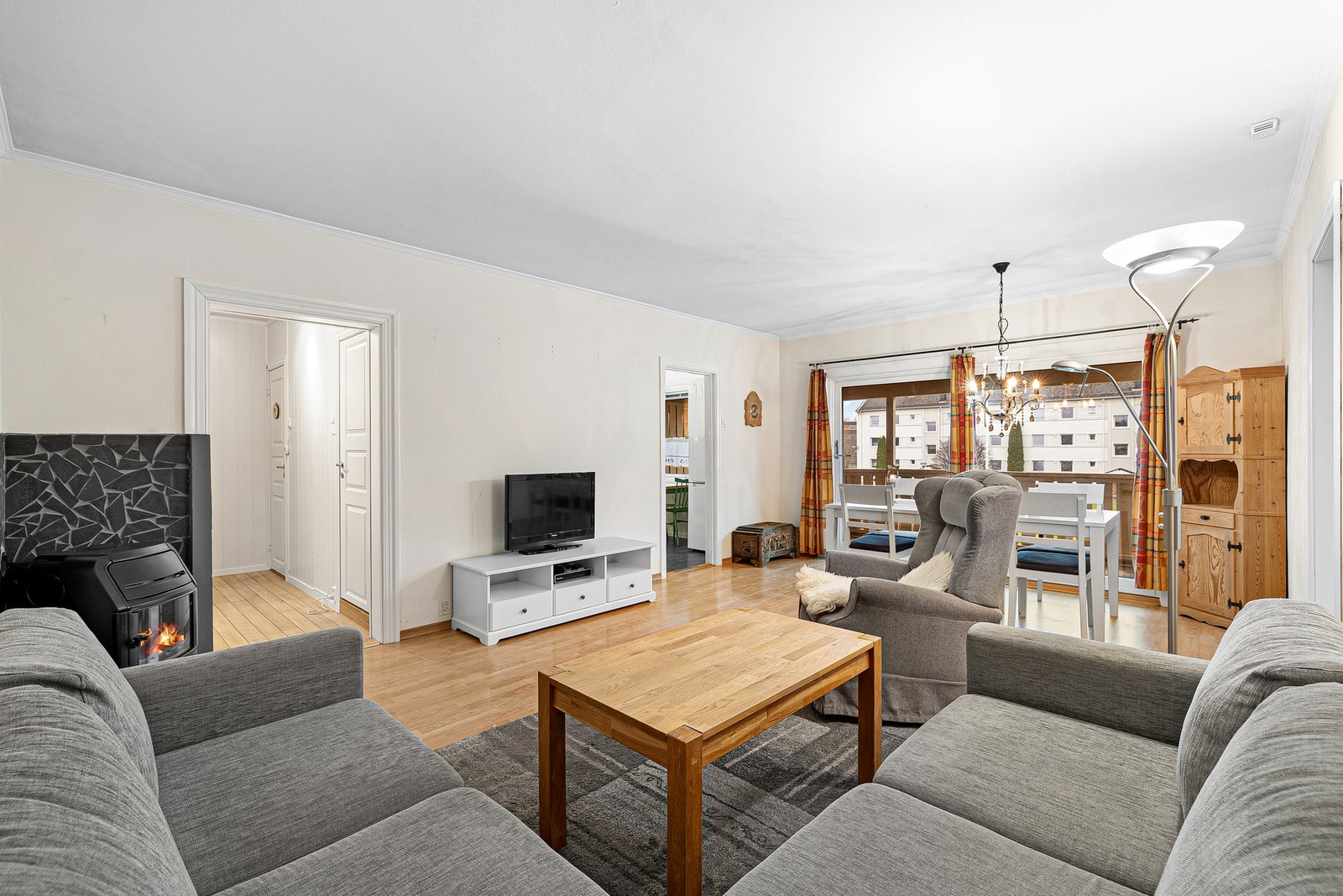 Romslig stue på 23,4 kvm. Galleribilde