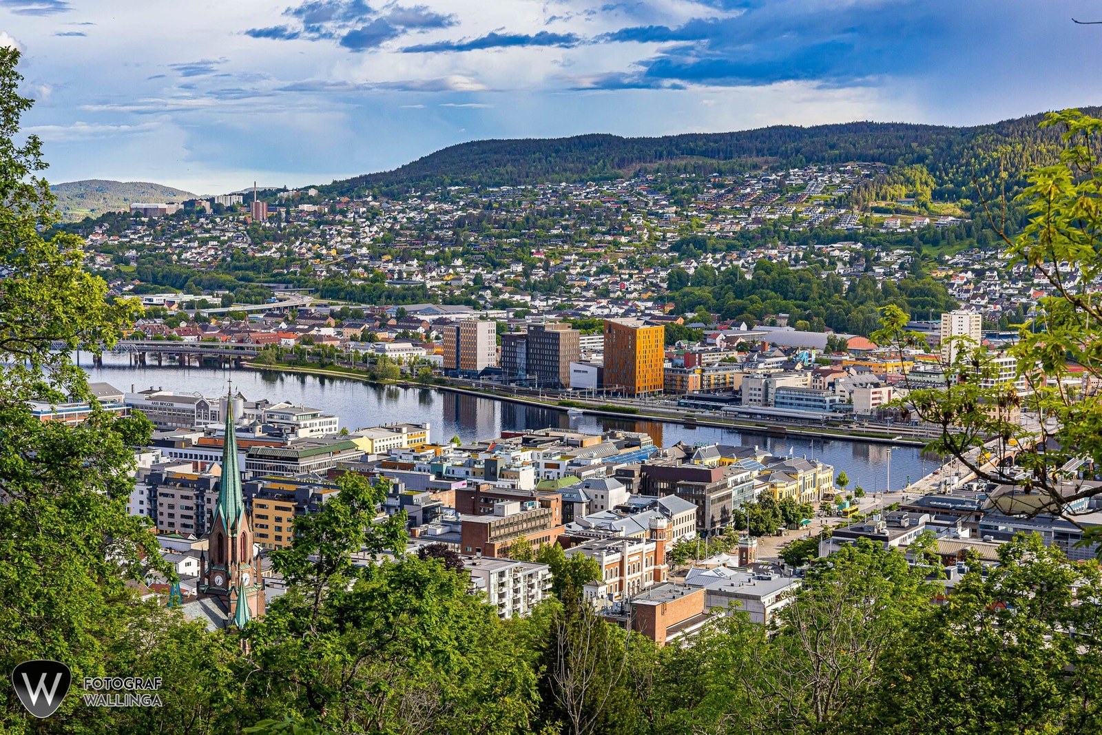 Eiendommen har utmerket beliggenhet på Bragernes, i et tilbaketrukket boligområde rett ved CC Drammen. Galleribilde