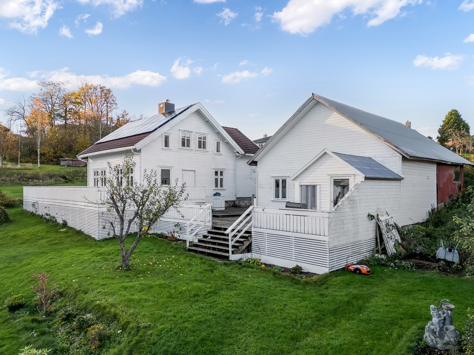 Boligen ligger fint plassert i et veletablert boligfelt. Galleribilde
