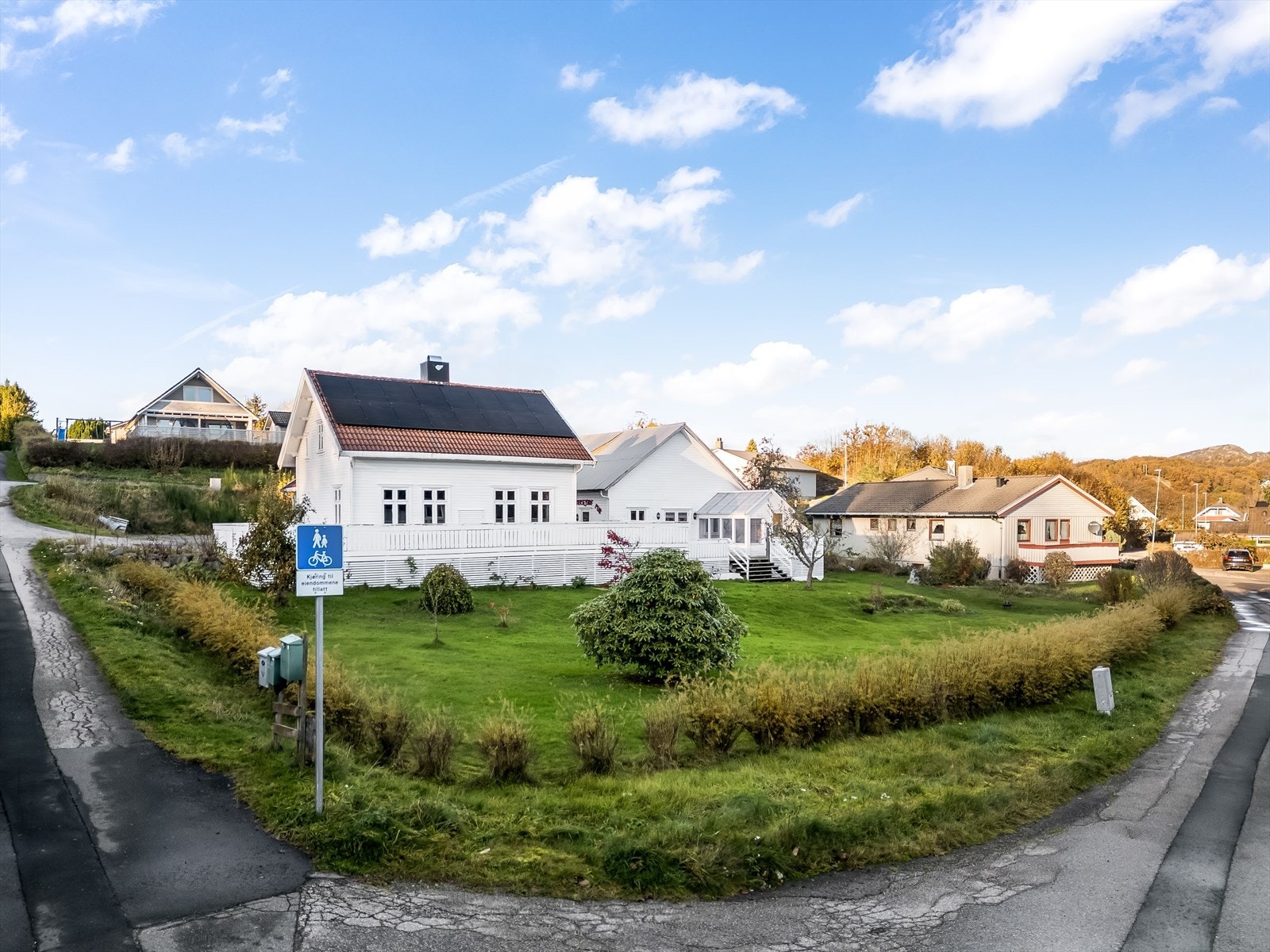 Eiendomsmegler MNEF Anita Cecilie Gabrielsen ønsker velkommen til Lauvåsen 15! Galleribilde