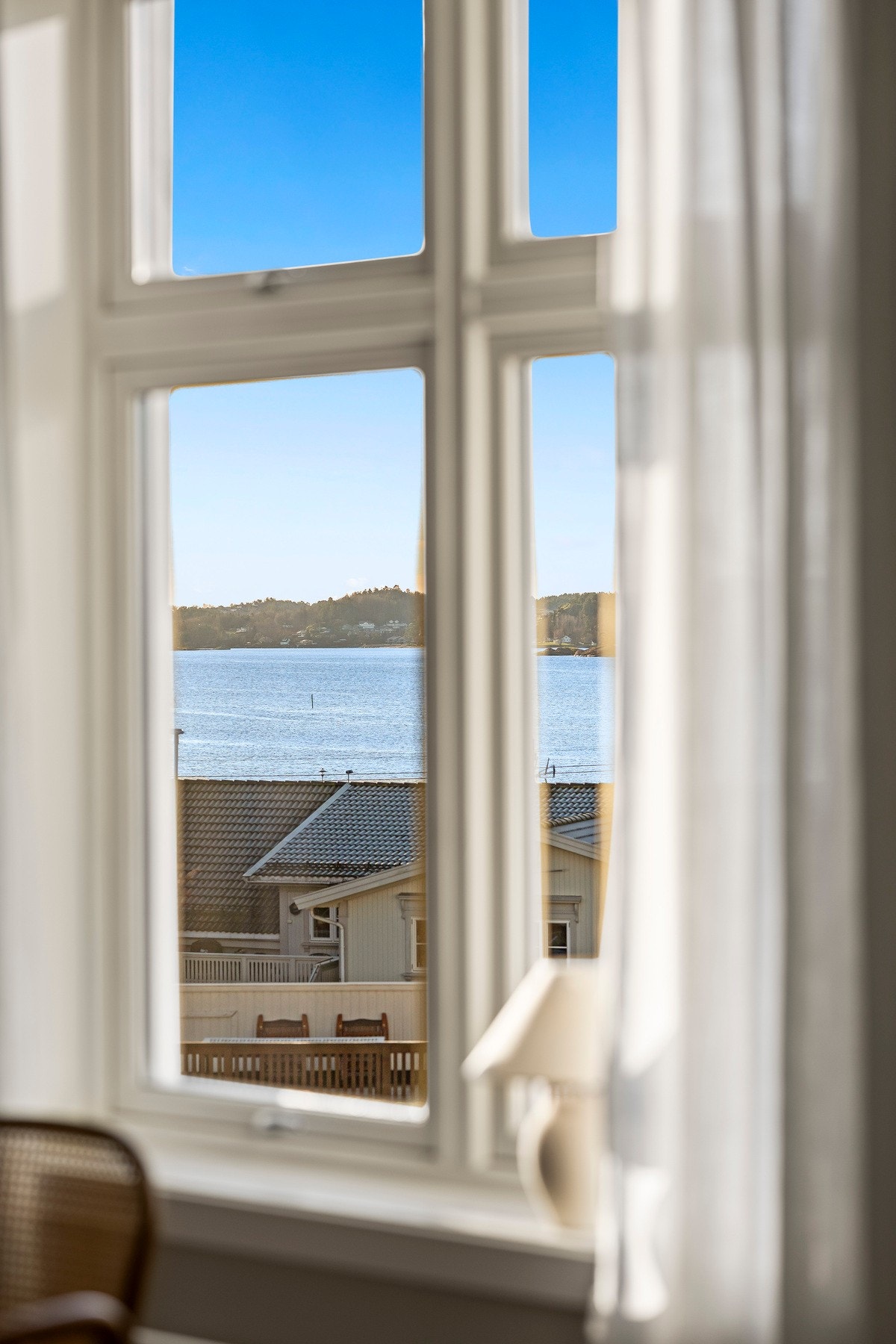 Nydelig utsikt mot fjorden. Galleribilde