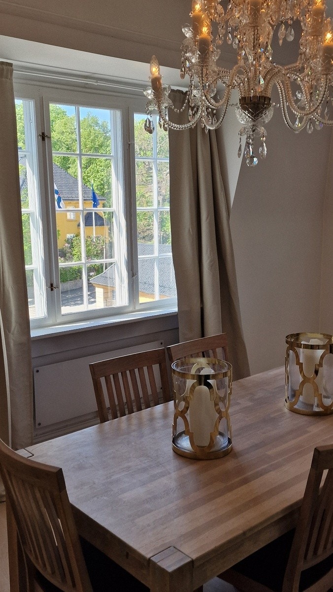 Dining room with fireplace Galleribilde