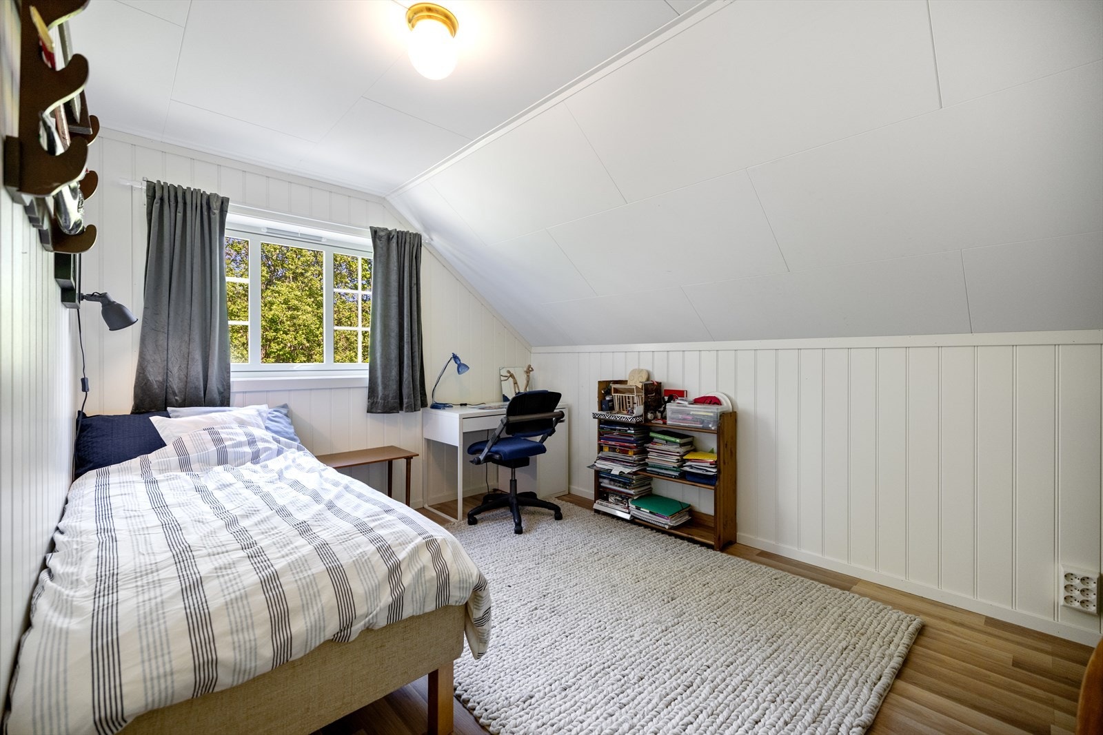 Seks soverom gjør boligen ideell for en stor familie eller for deg som vil ha barnerom, kontor og gjesterom i tillegg. Galleribilde