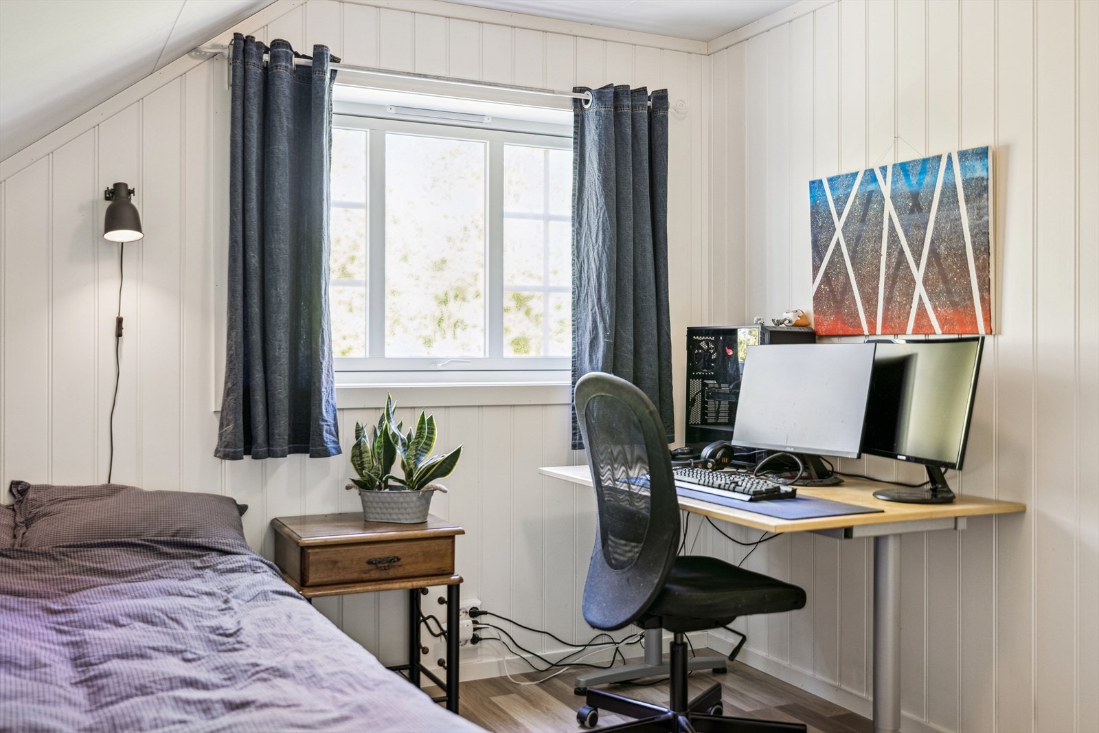 Boligen har fire soverom i andre etasje, hvorav tre har adkomst fra loftstuen. Galleribilde