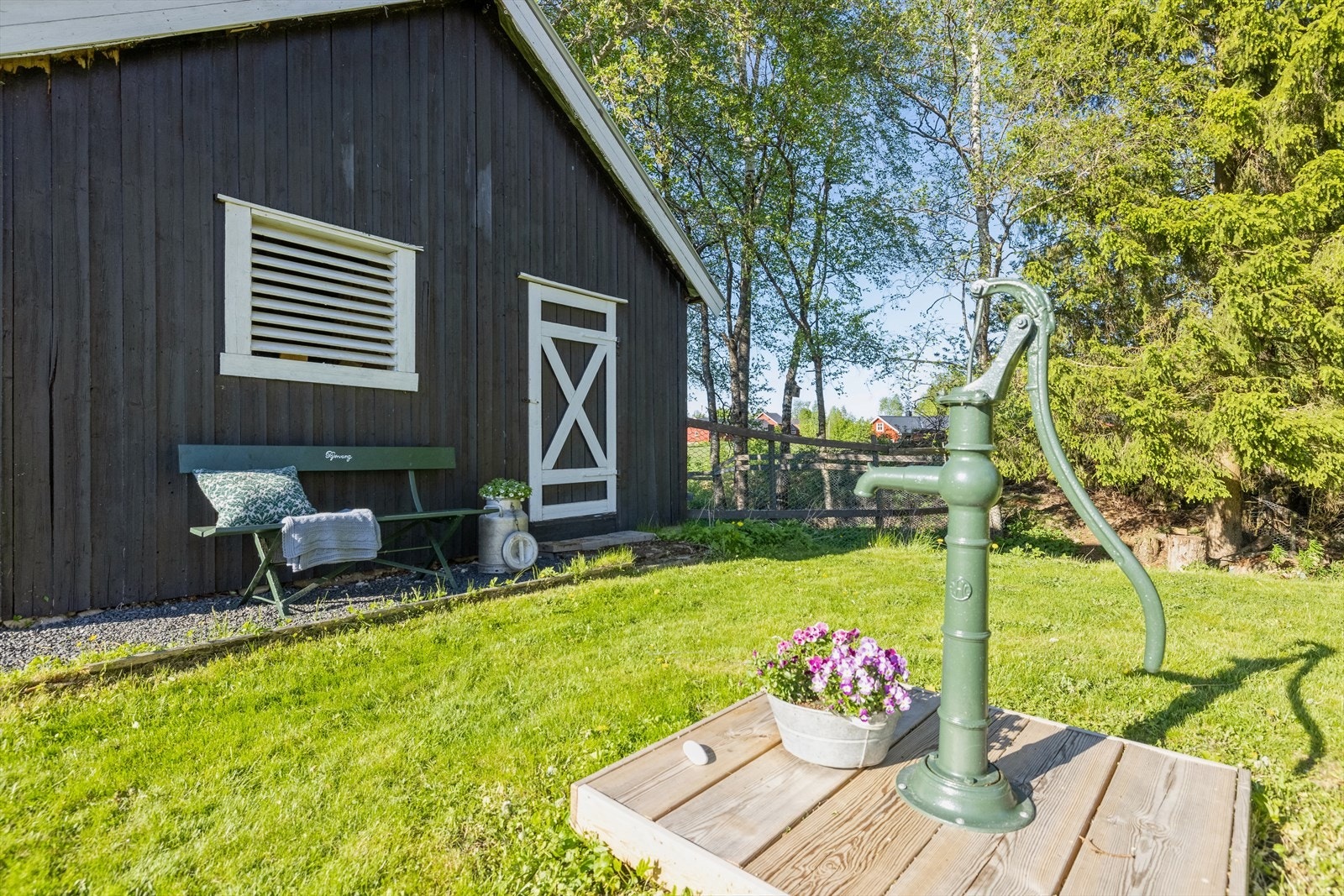 Eiendommen er veltstelt og gir et meget trivelig inntrykk med flere sjarmerende detaljer. Galleribilde