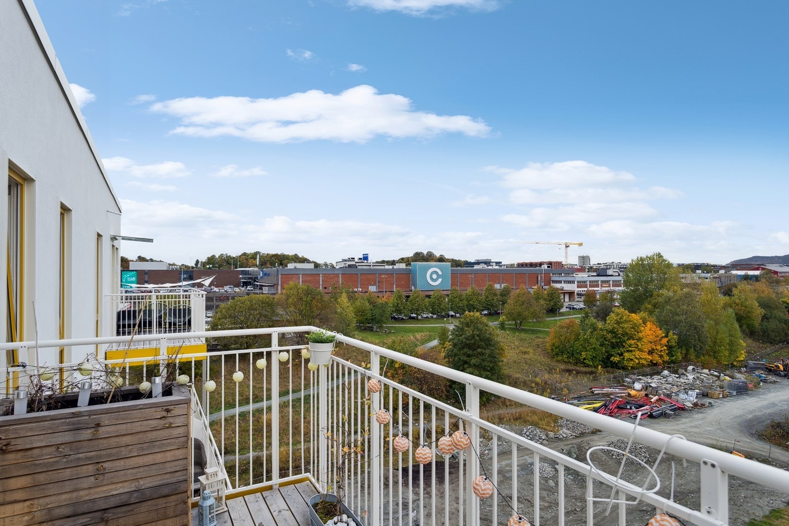 Blant annet ligger City Lade, Lade idrettsanlegg og 3T-Lade et par minutters gangavstand unna leiligheten. Galleribilde