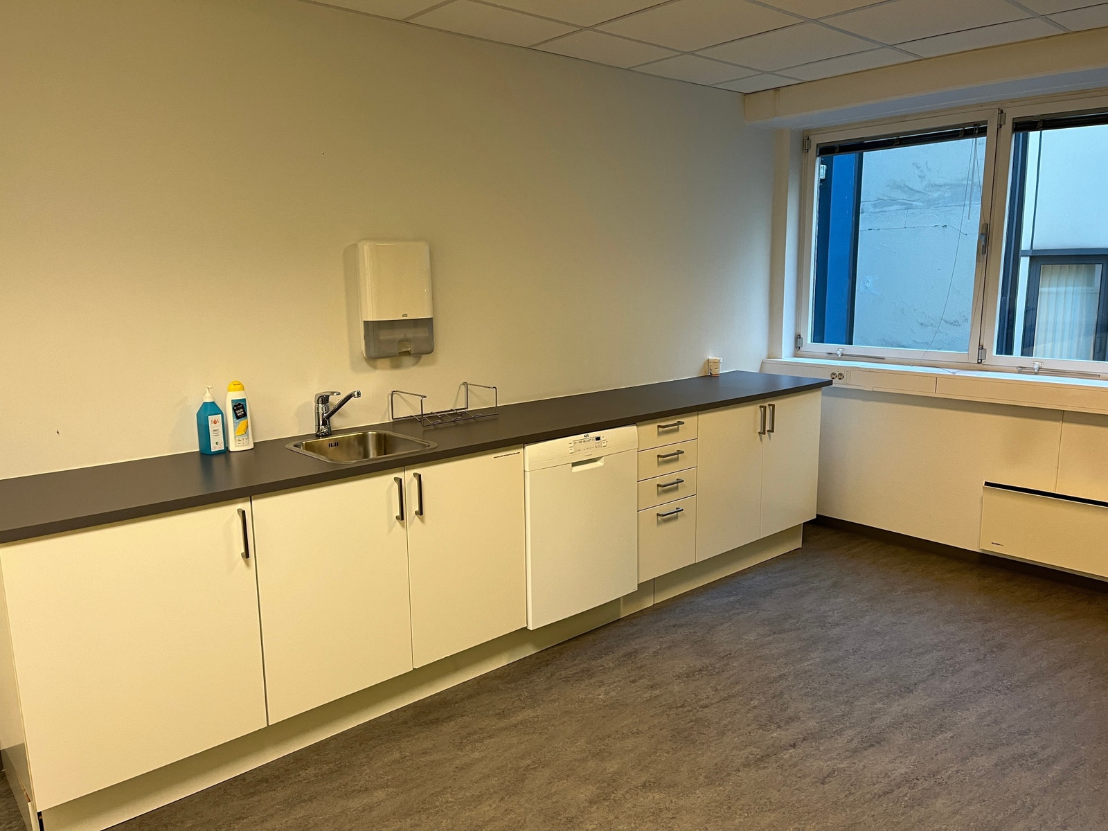 Pauserom med kjøkken Galleribilde