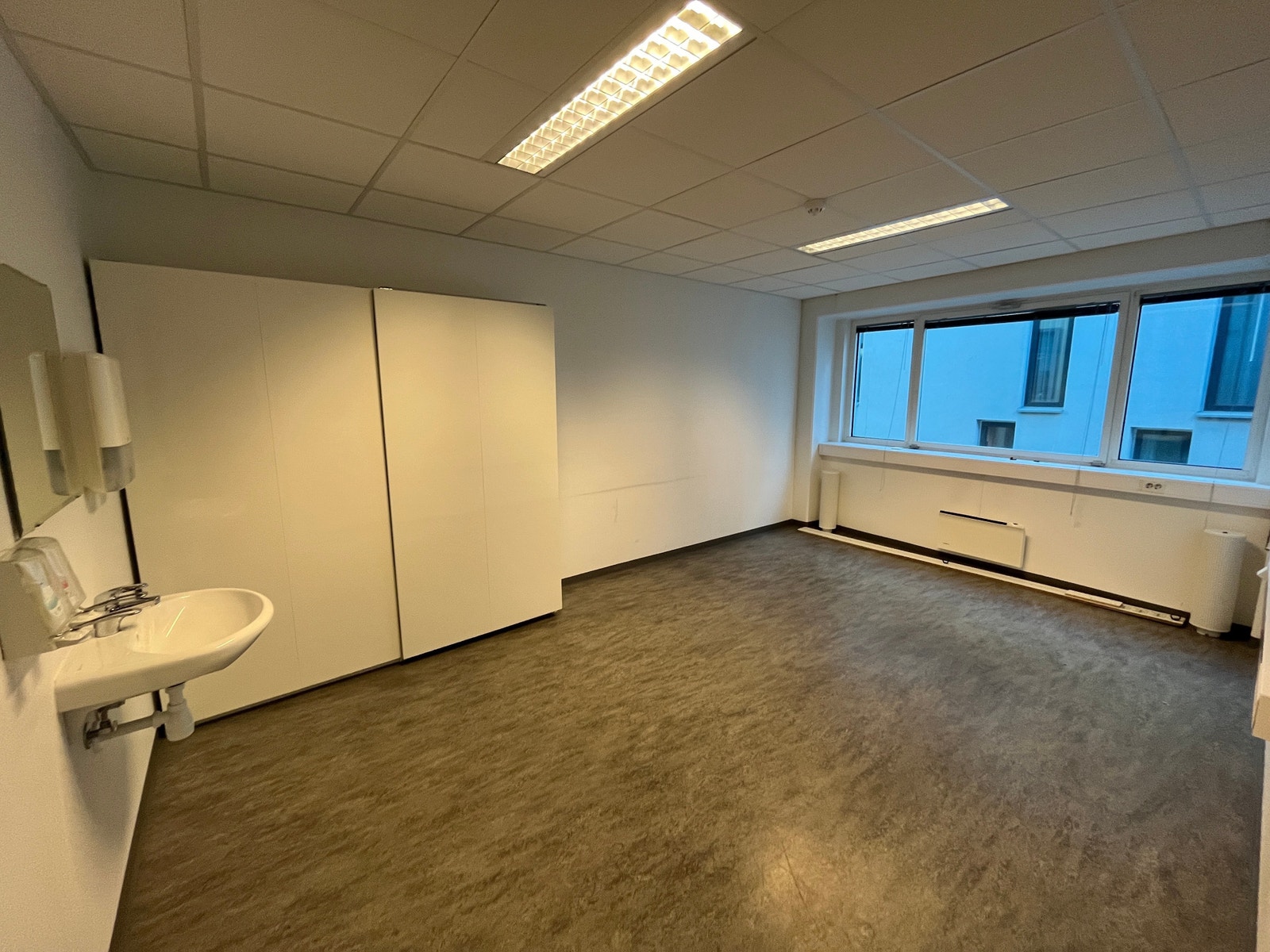 Alle behandlingsrommene har vask Galleribilde