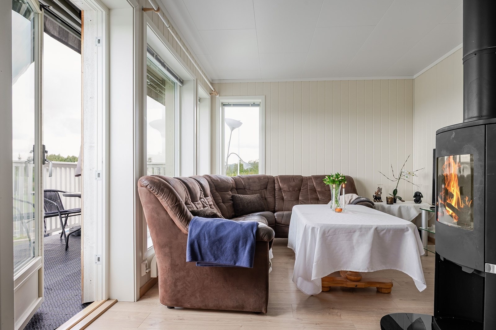 Fra stuen er det utgang til balkongen. Galleribilde