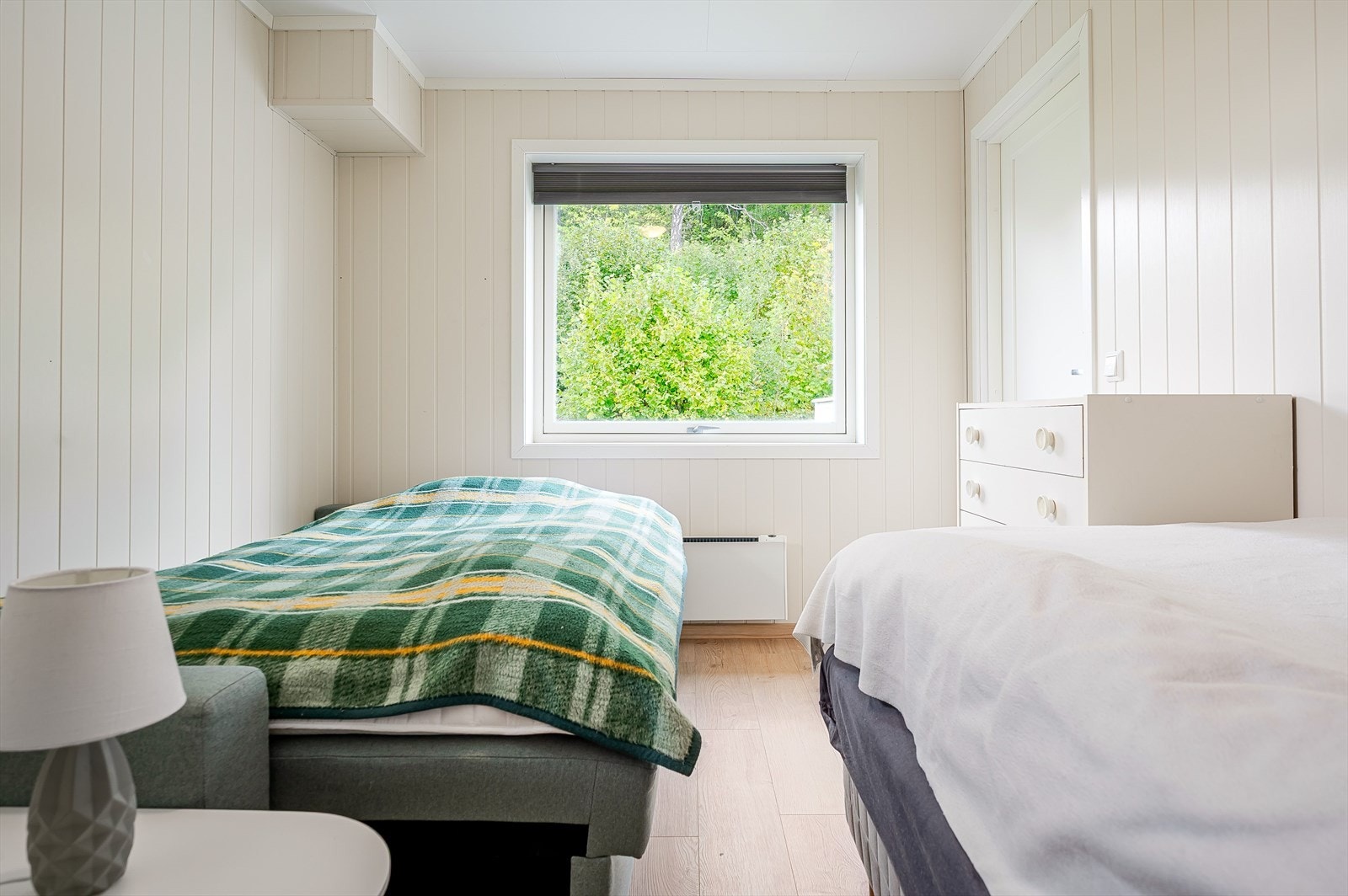 Soverommet har god plass til evt dobbelseng og nattbord. Galleribilde