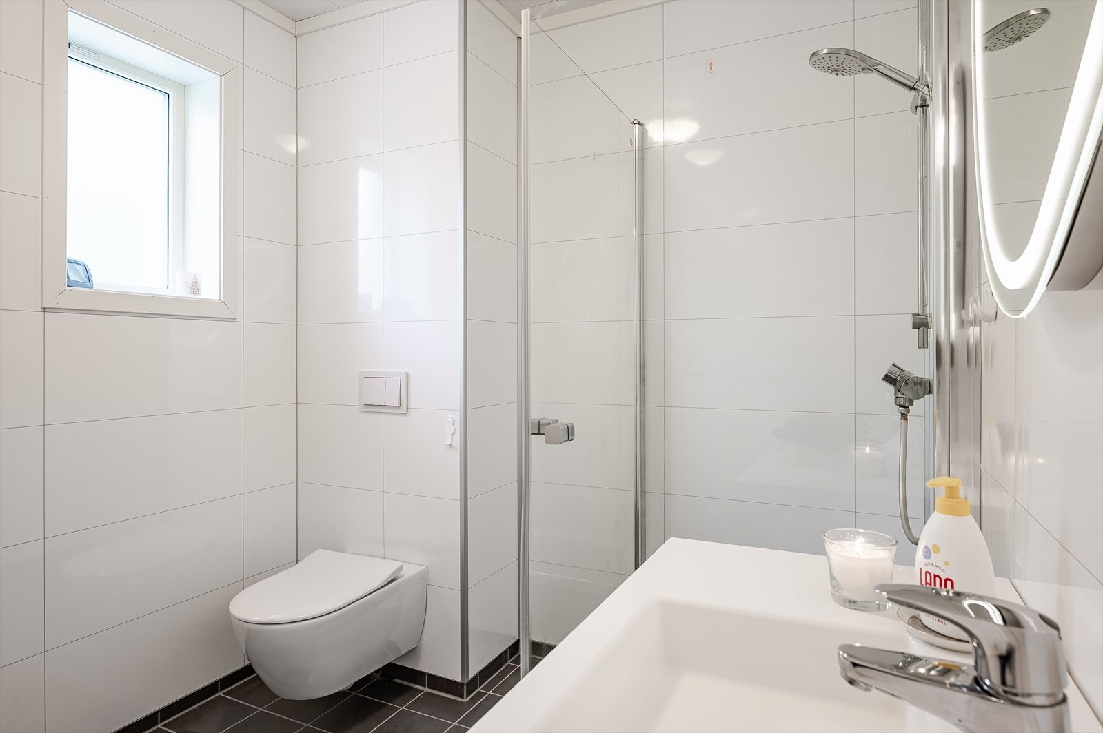 Moderne og stilig bad. Galleribilde