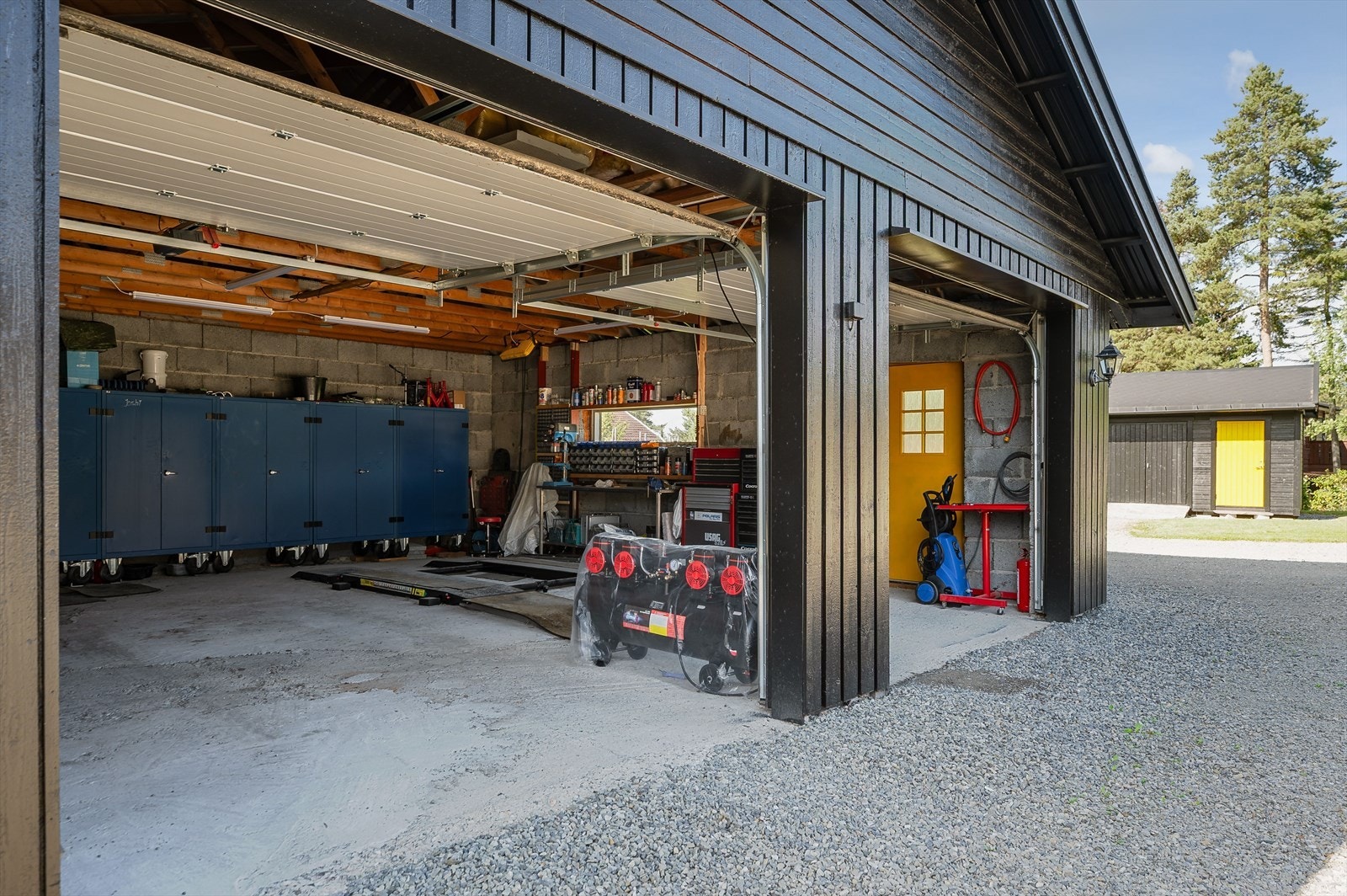 Dobbelgarasje. Galleribilde