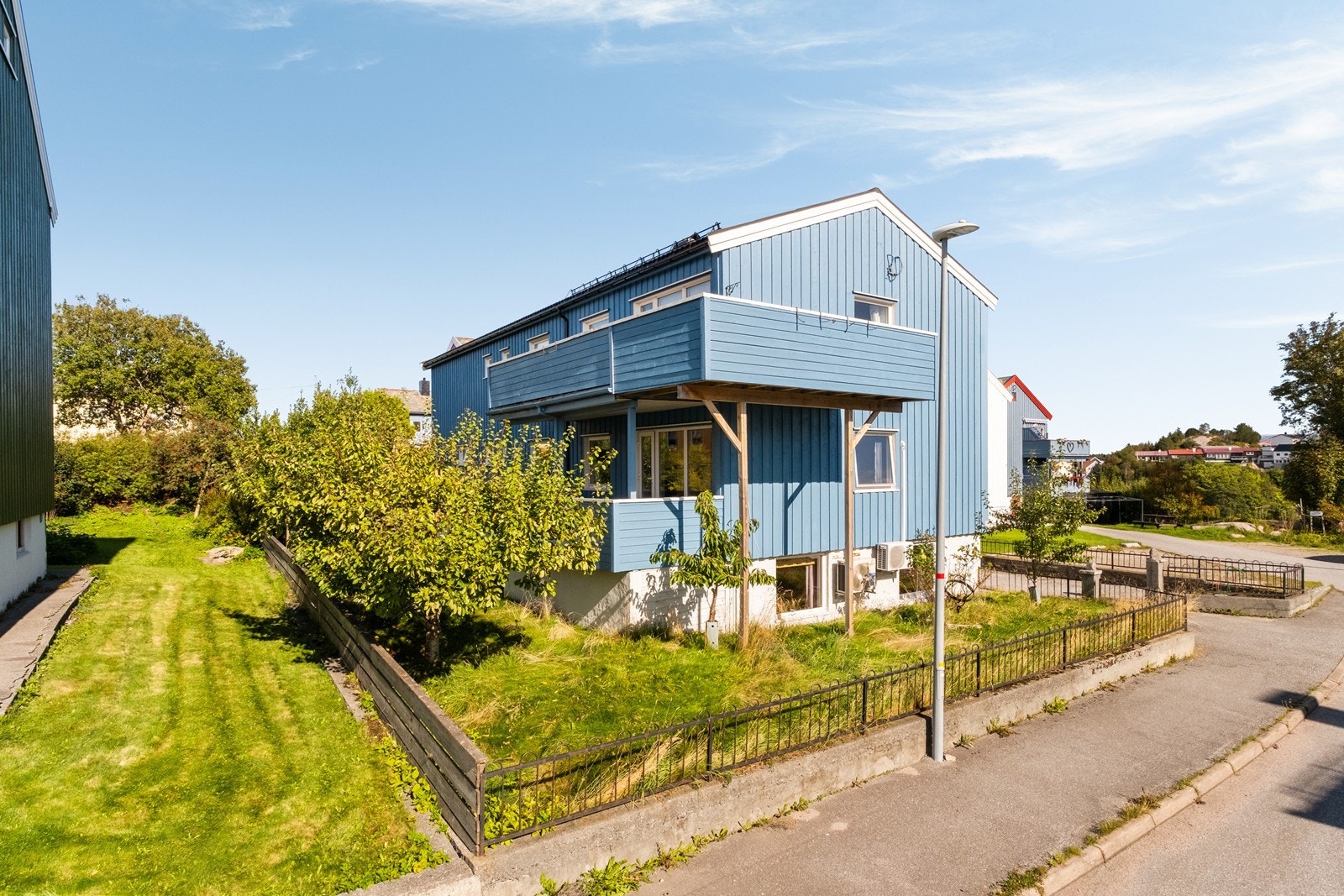 En hel tomannsbolig med sentral beliggenhet på St. Hanshaugen. Galleribilde