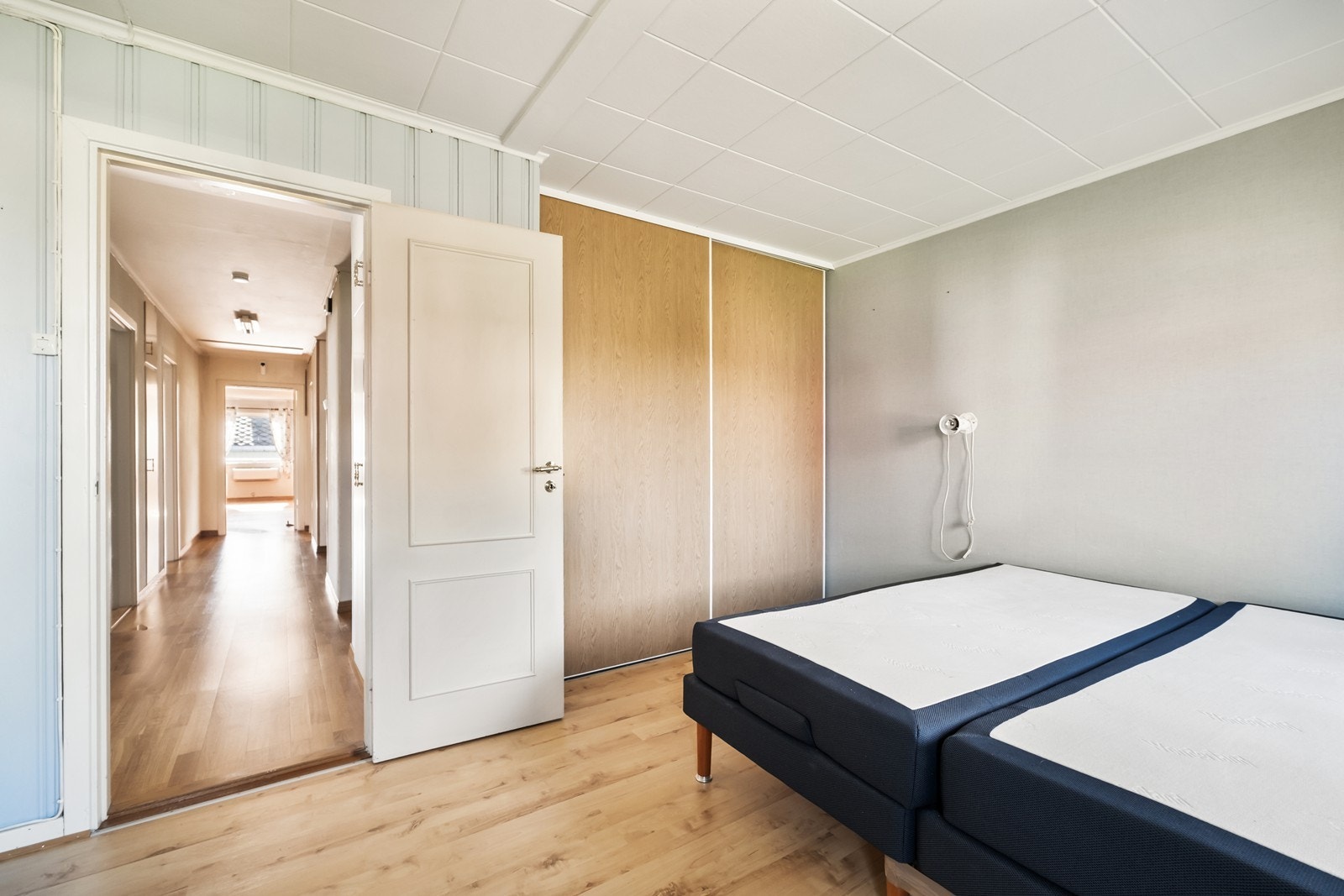 3. etg: Hovedsoverommet har 2 skyvedørsgarderober. Galleribilde