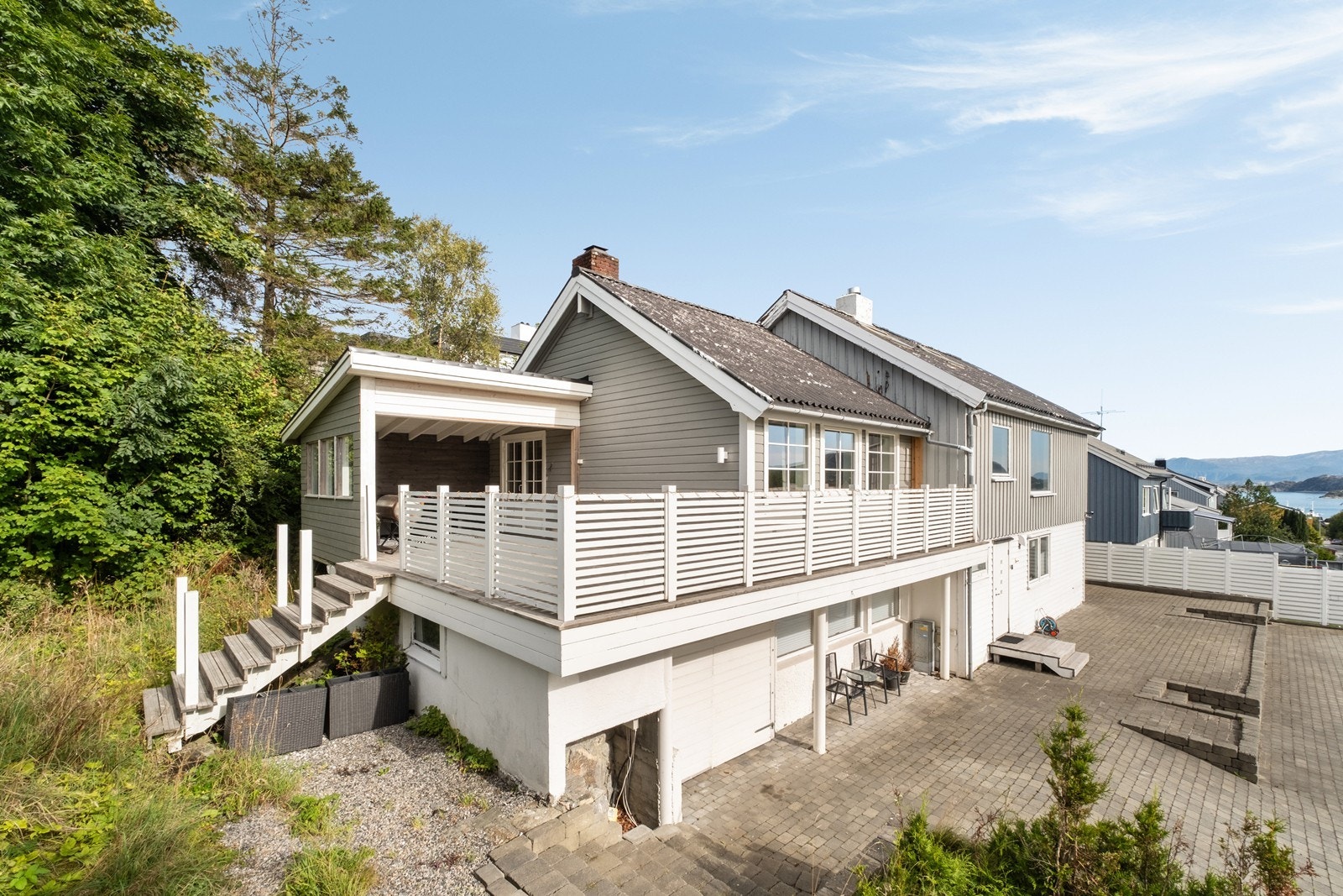 Aktiv Eiendomsmegling v/ Erik Ulseth ønsker velkommen til Teistholmvegen 39! Foto: André T. Ormset-Paredes Galleribilde