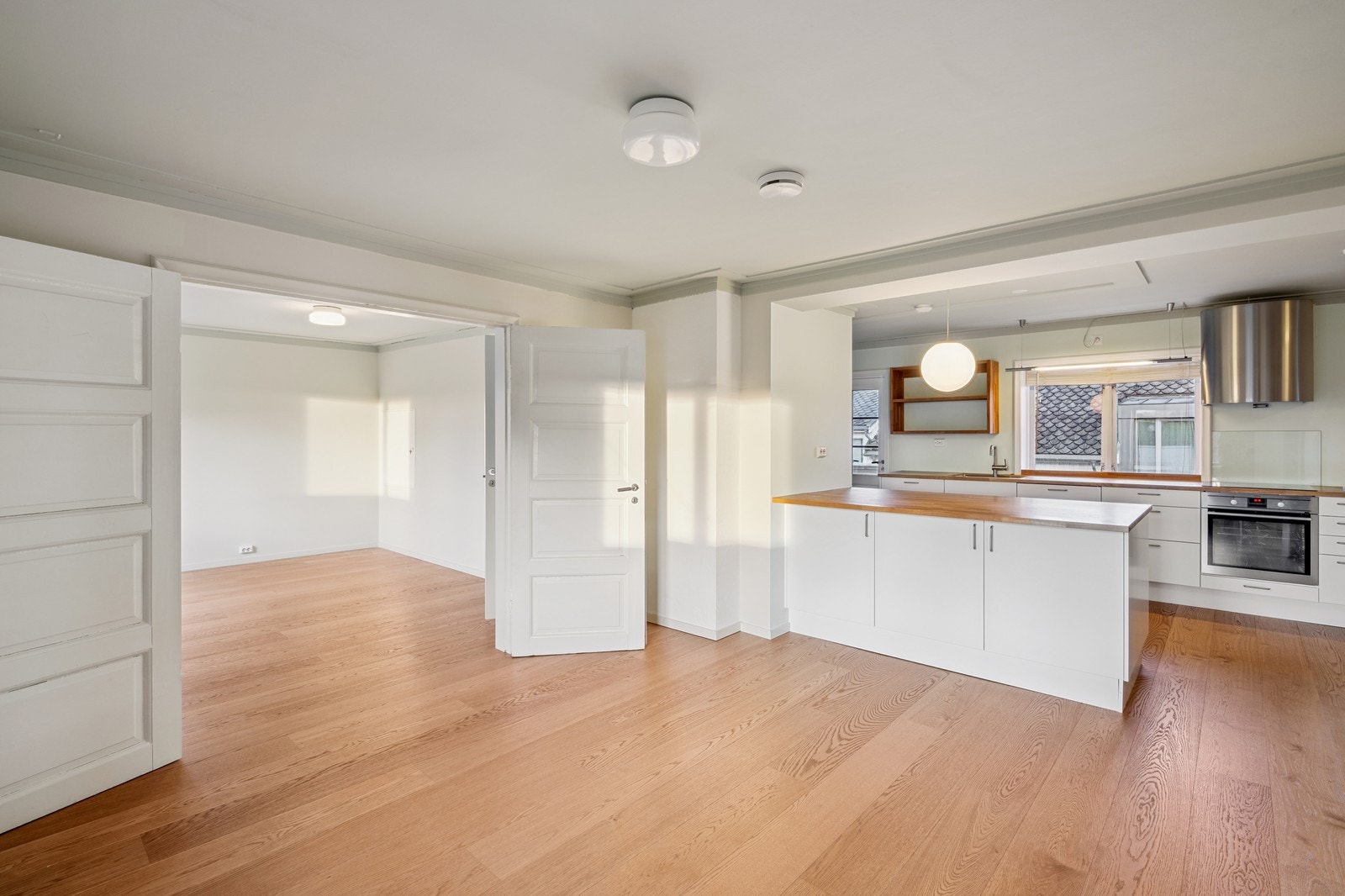 Kjøkken med spisestue Galleribilde