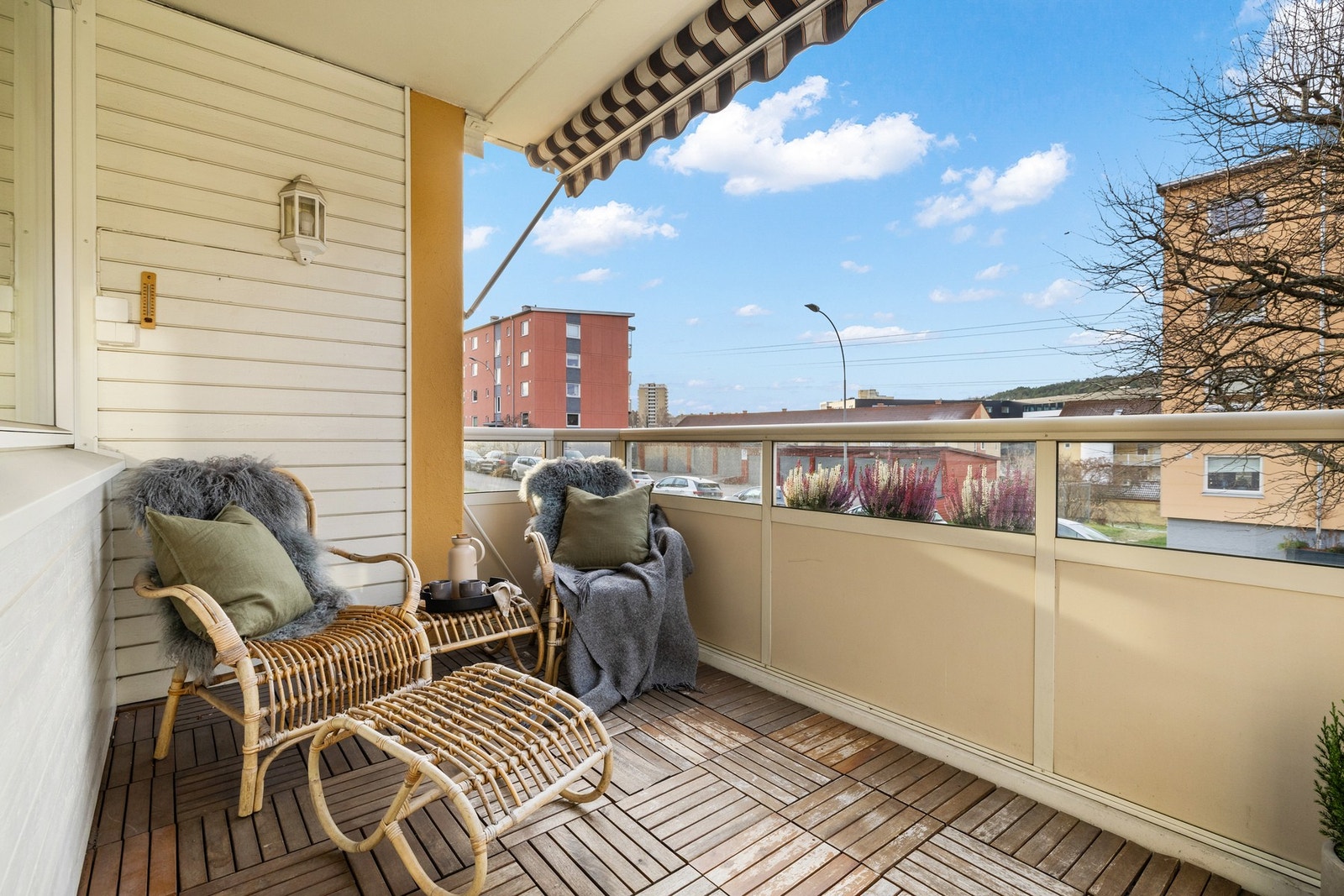 Stue med utgang til solrik, sydvestvendt balkong på 7 m². Galleribilde