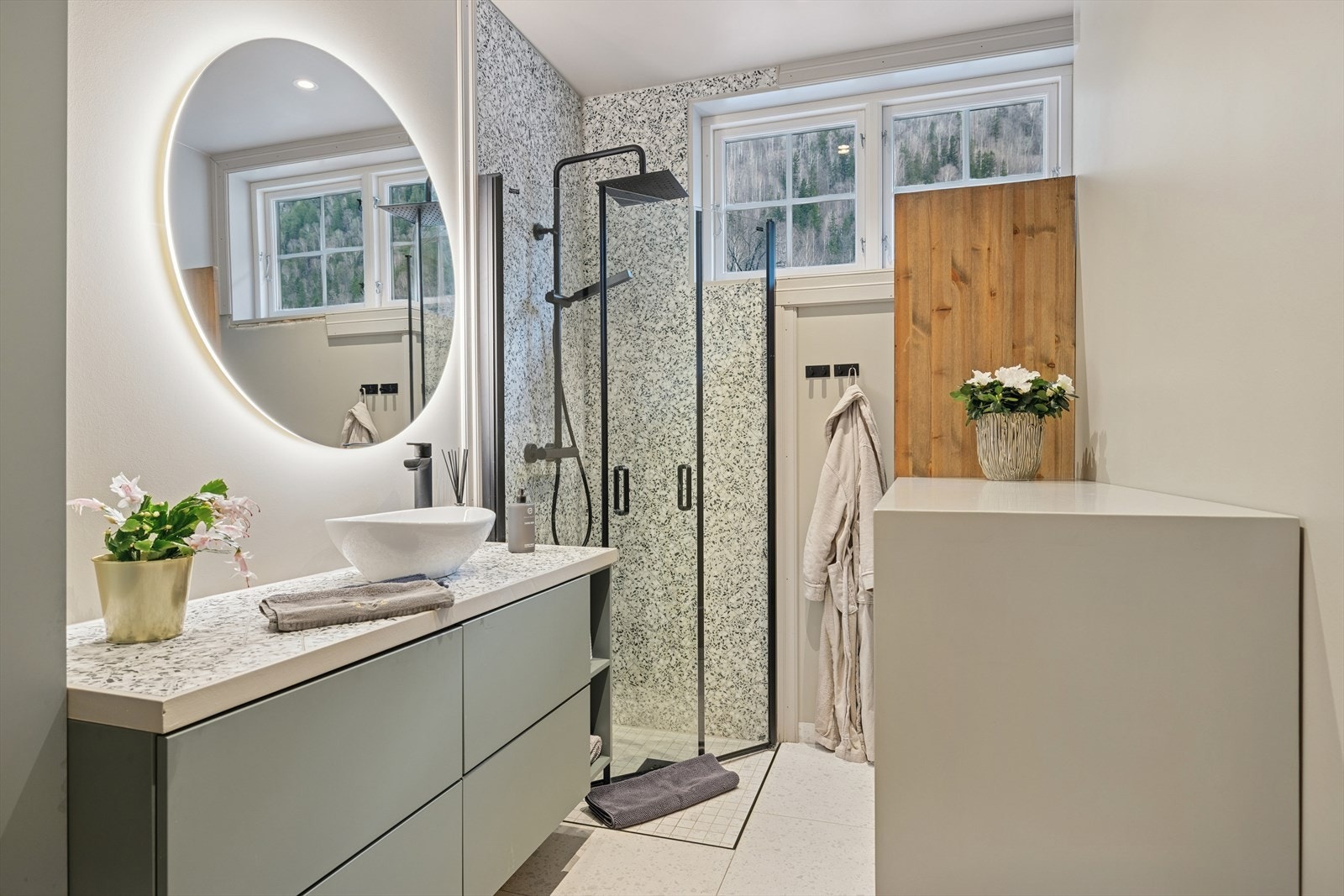 Det er også opplegg for vaskemaskin, slik at du har alt du trenger samlet på ett sted. Galleribilde