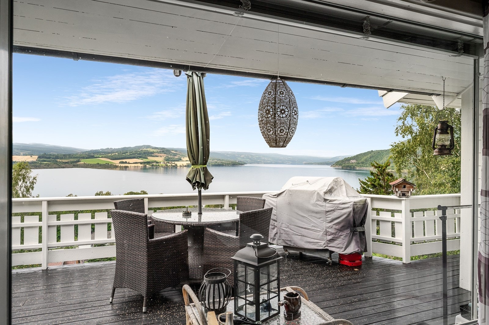 Her kan man nyte utsikten og sola store deler av dagen. Galleribilde