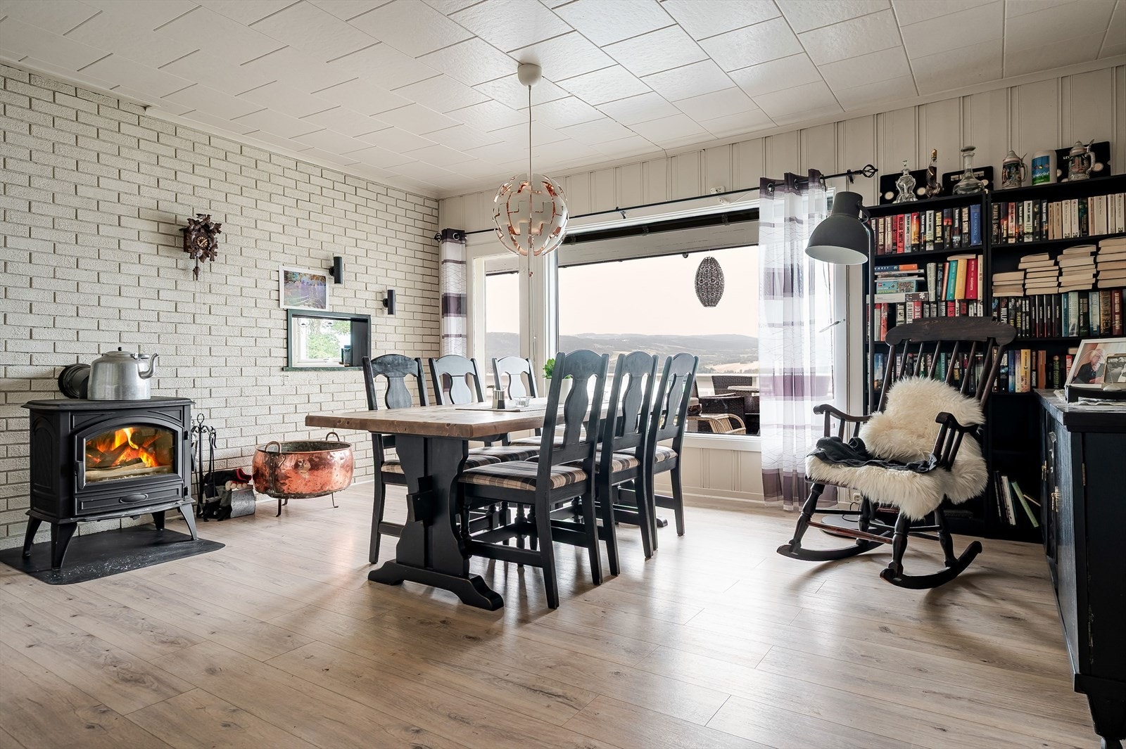 Spisestuen. Galleribilde