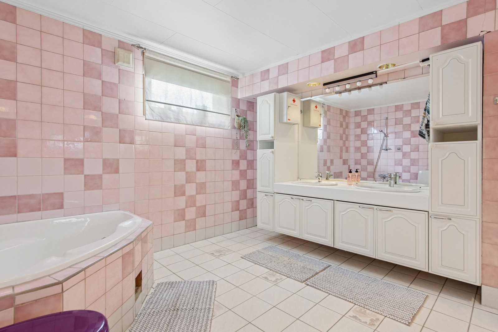 Bad i kjeller. Galleribilde