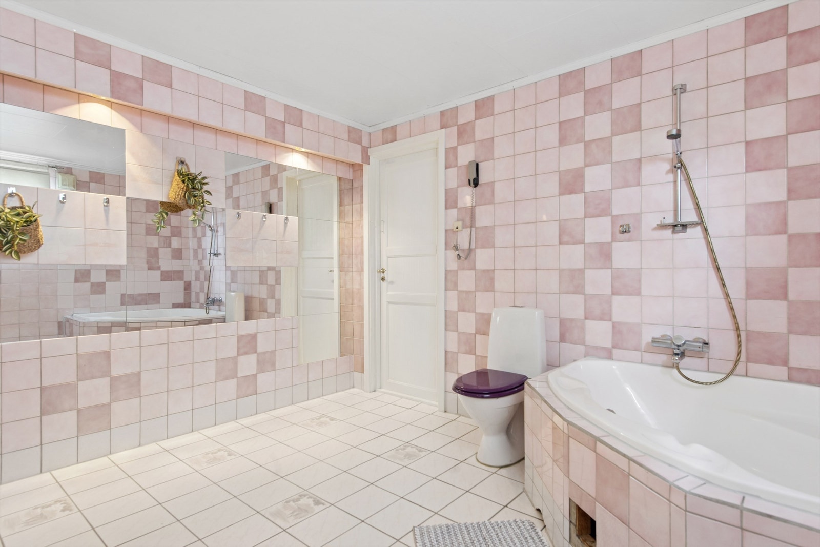 Bad i kjeller. Galleribilde