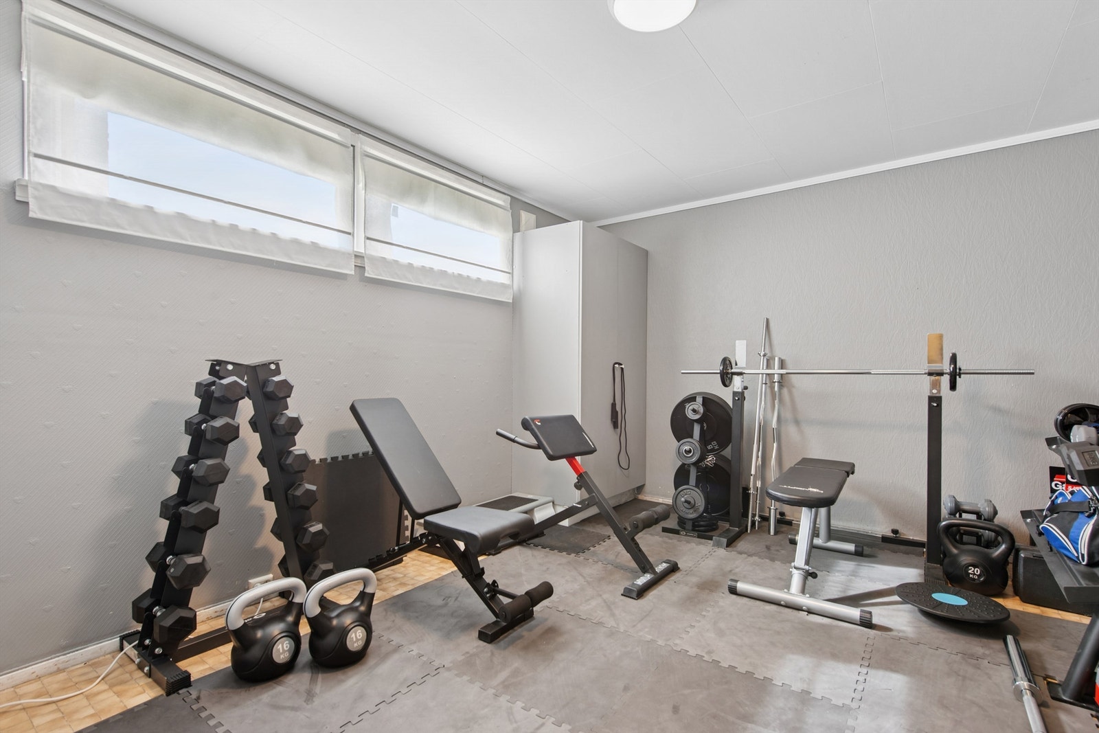 Eget trimrom i kjelleren gir gode muligheter for hjemmetrening. Galleribilde