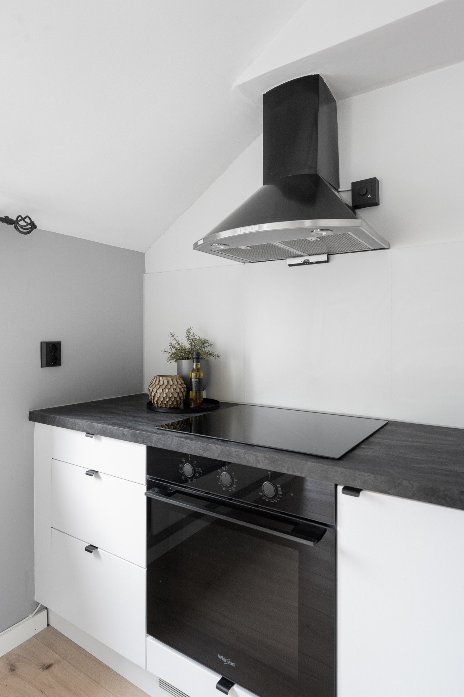 Komfyrvakt og kjøkkenventilator sørger for trygg og god ventilasjon. Galleribilde