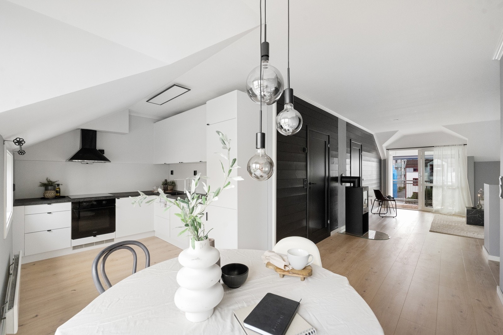 Velkommen til denne innbydende og moderne leiligheten i Bakkegata 8B! Galleribilde