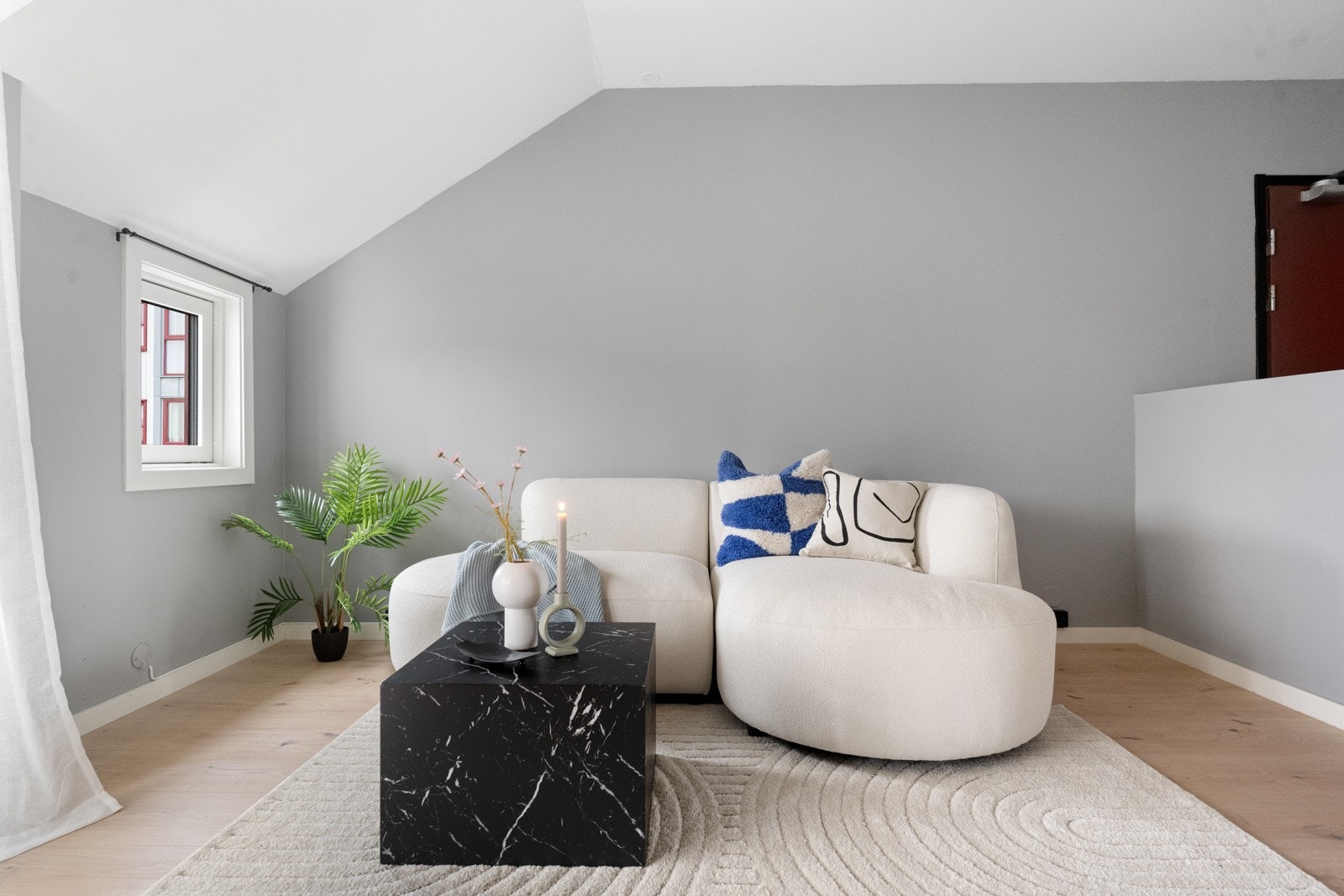 Lagt nytt gulv, samt pusset opp overflater. Galleribilde