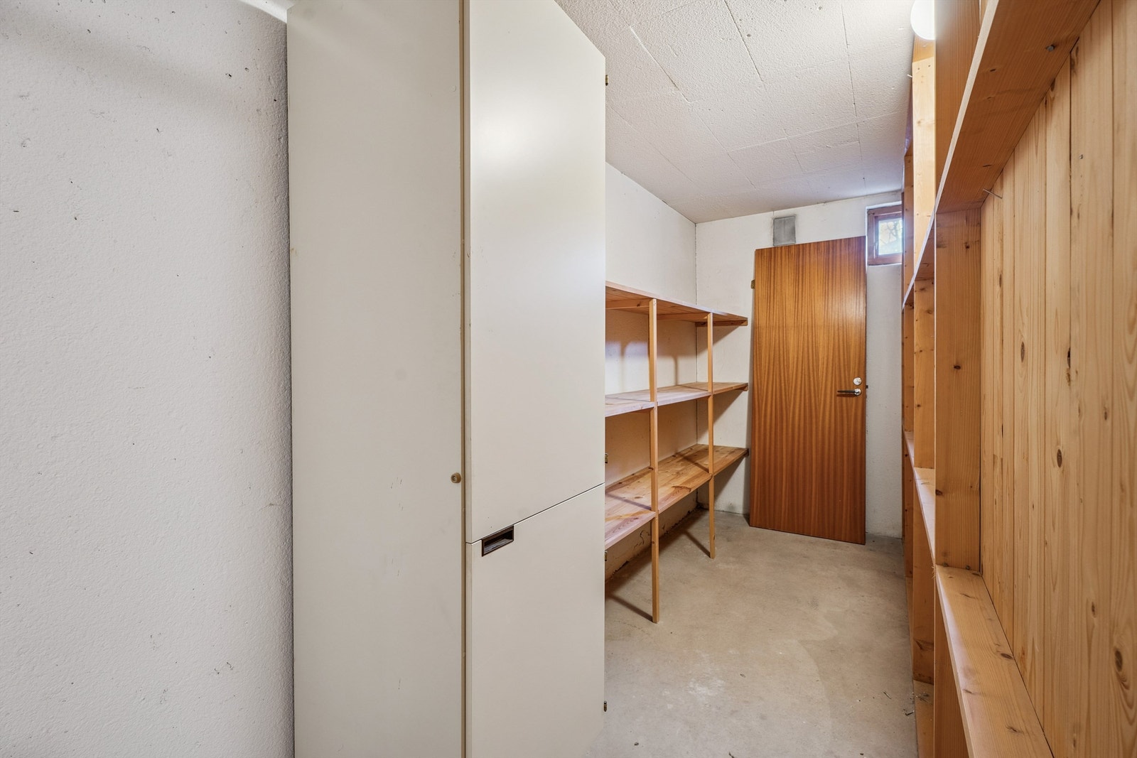 I kjelleren disponerer leiligheten en bod på 7 m² for ekstra lagring. Galleribilde