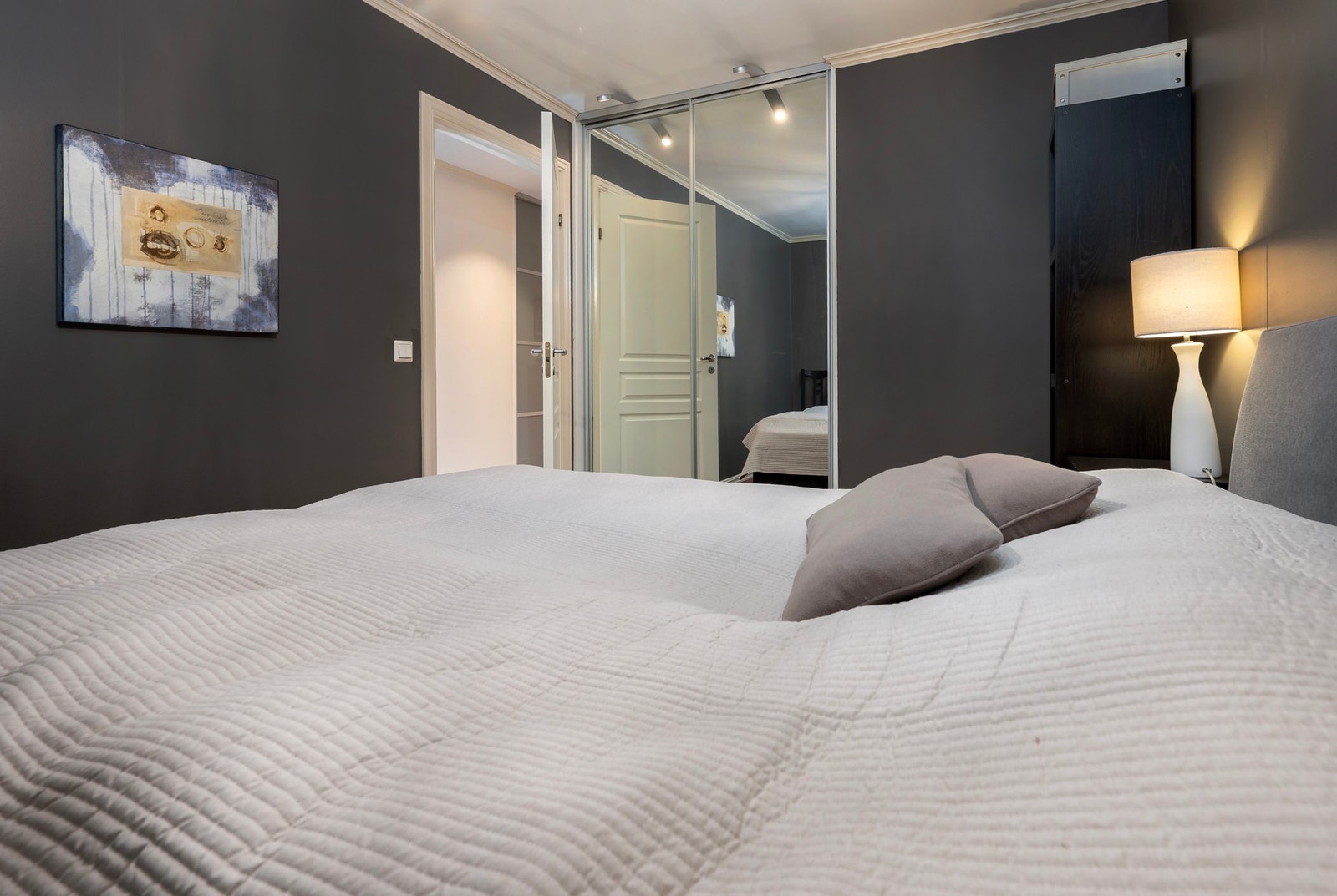 Her er også garderobeløsning på soverommet. Galleribilde