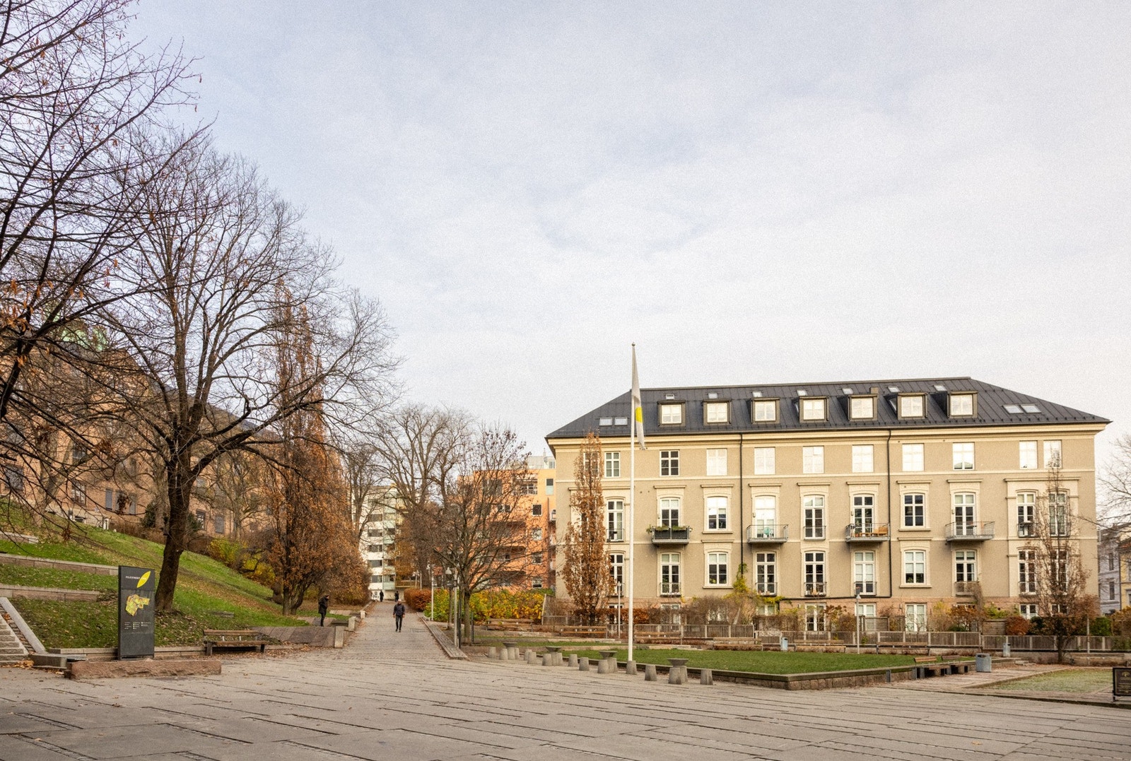 Offentlig transport er lett tilgjengelig med busser, tog og T-bane. Galleribilde