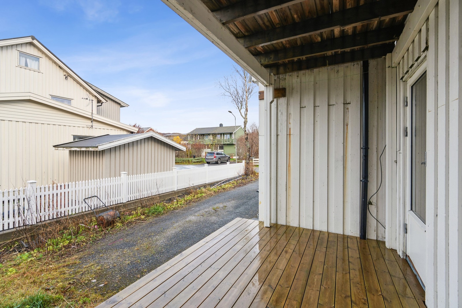Nordvestvendt terrasse, der man kan nyte ettermiddagssol. Galleribilde