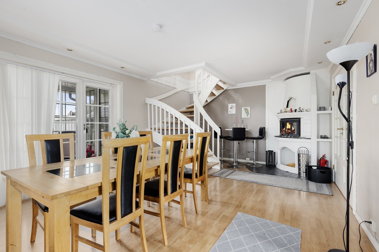 Fra stuen går det trapp opp til 2.etg. Galleribilde