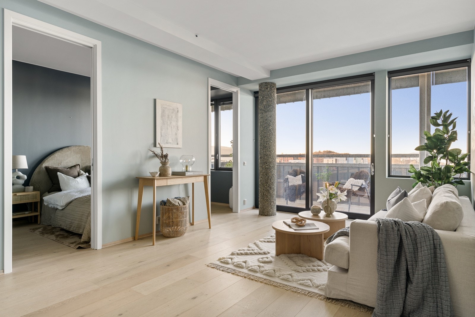 Stuen kan enkelt møbleres med sofagruppe og tilhørende mediemøblement. Galleribilde