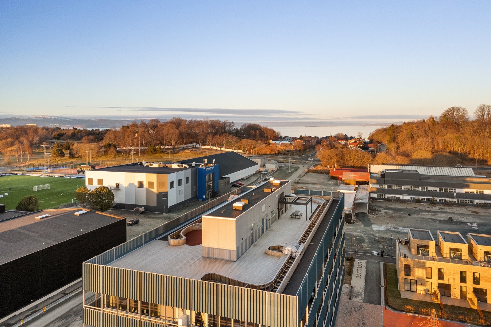 Les mer om Plussboliger fra Selvaag Bolig på www.selvaagbolig.no/trondheim/ringve-pluss. Her har man også egen heltidsansatt vertinne som hjelper til med store og små tjenester, alt fra skjorterens til hundepass. Galleribilde