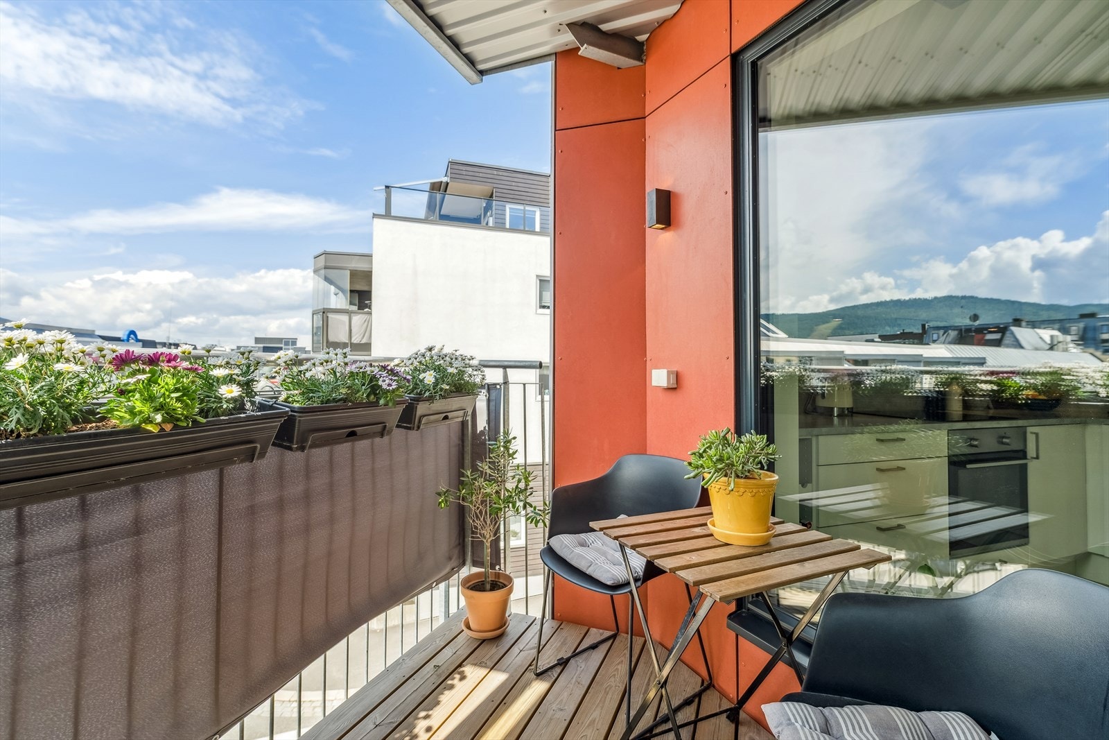 Solrik hjørnebalkong mot sydvest Galleribilde