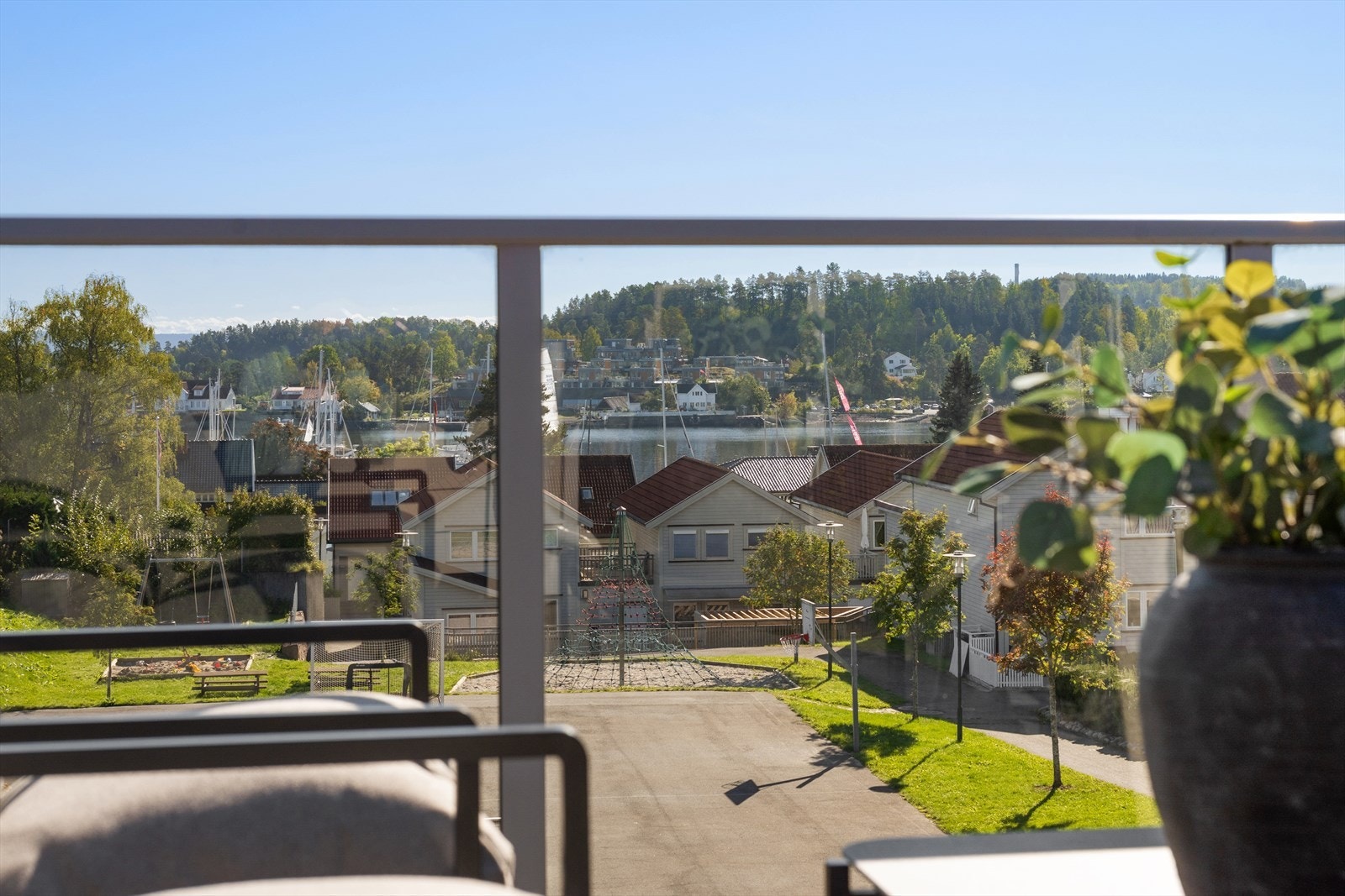 Leiligheten har kort avstand til Vollen marina og Vollen sentrum. Galleribilde