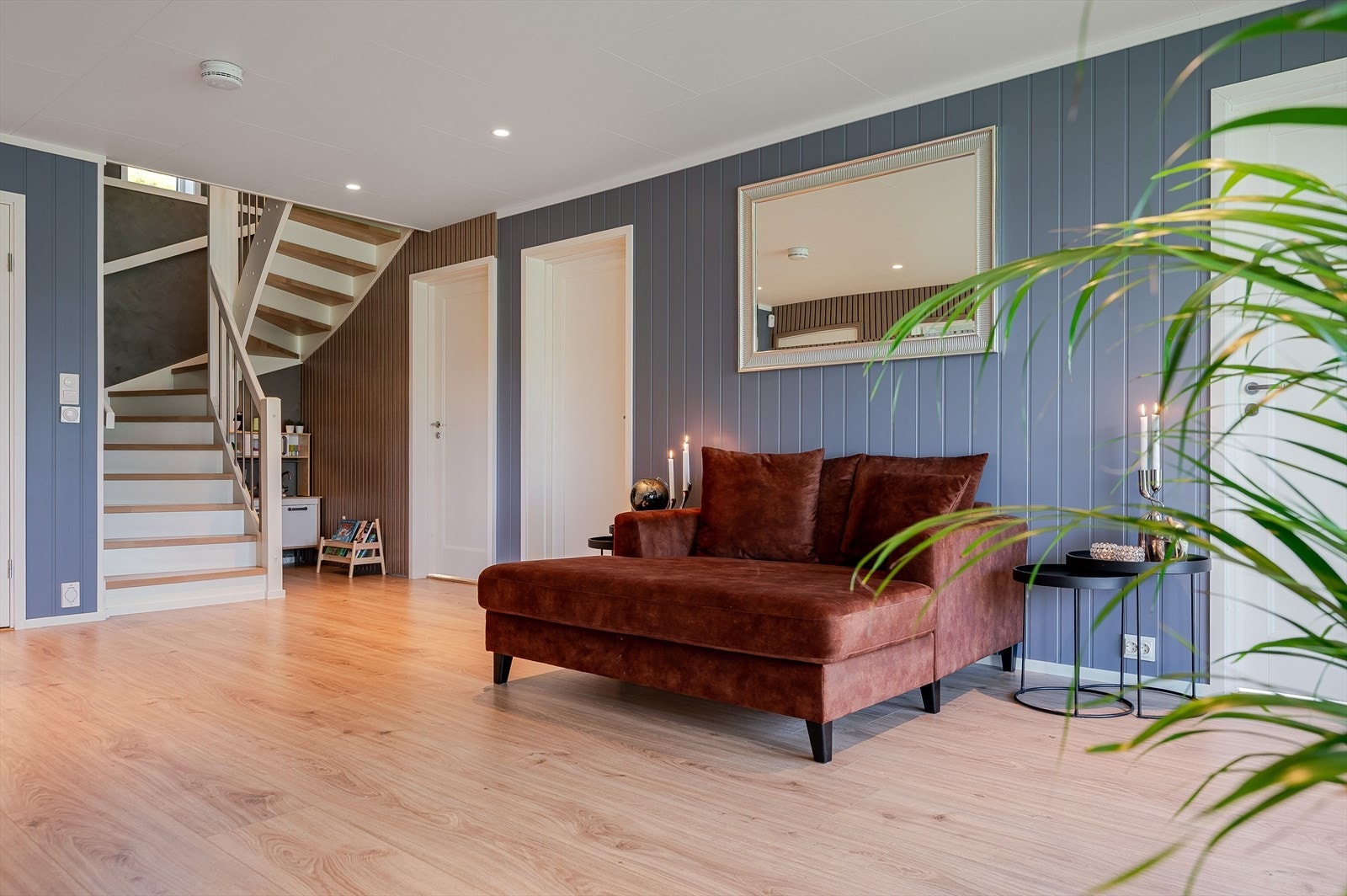 Stue med lett tilgang til soverommene i 1. etasje. Galleribilde