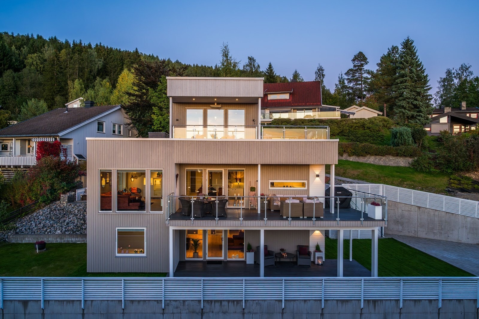 Velkommen til Brattbakkvegen 9! Fotograf: Reidar Valberg. Galleribilde